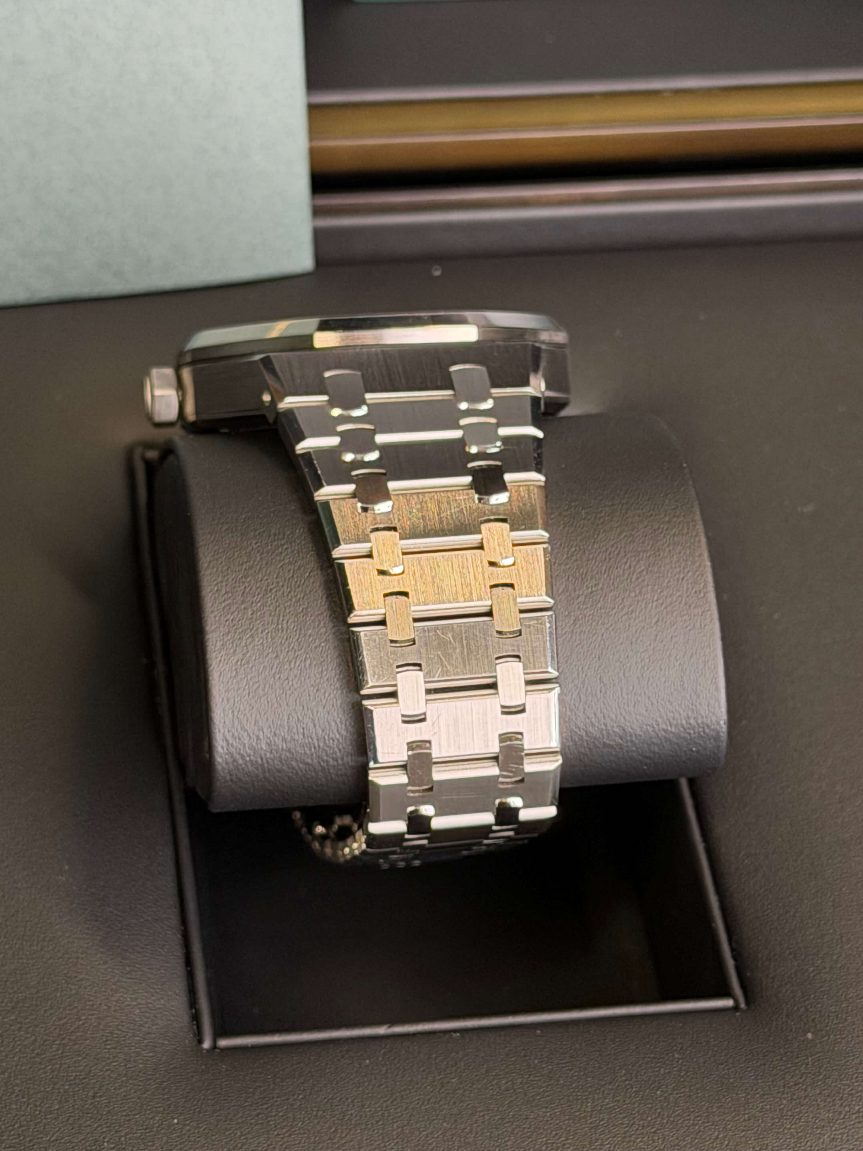 Watchrr - Authentic luxury watch