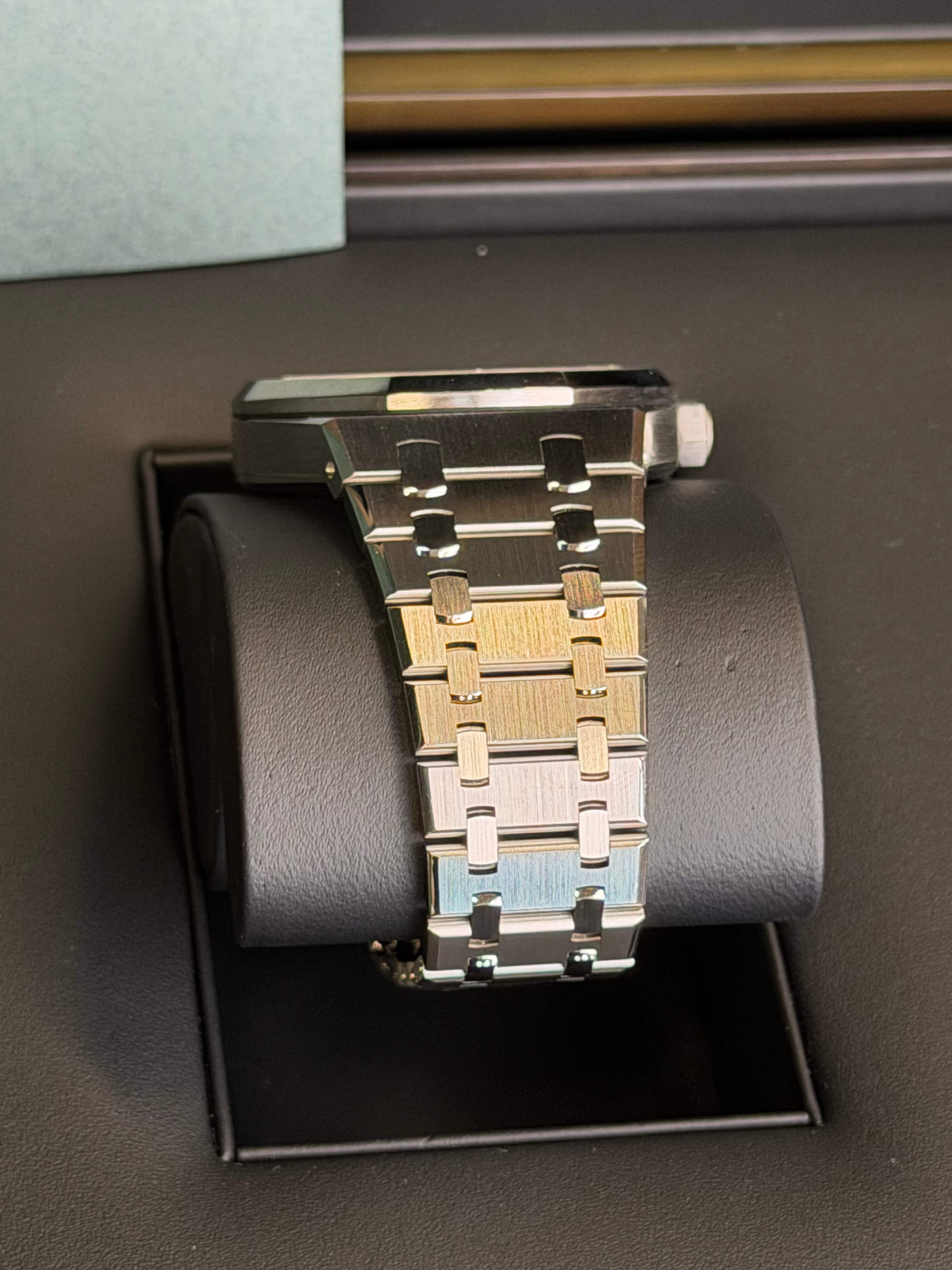 Watchrr - Authentic luxury watch
