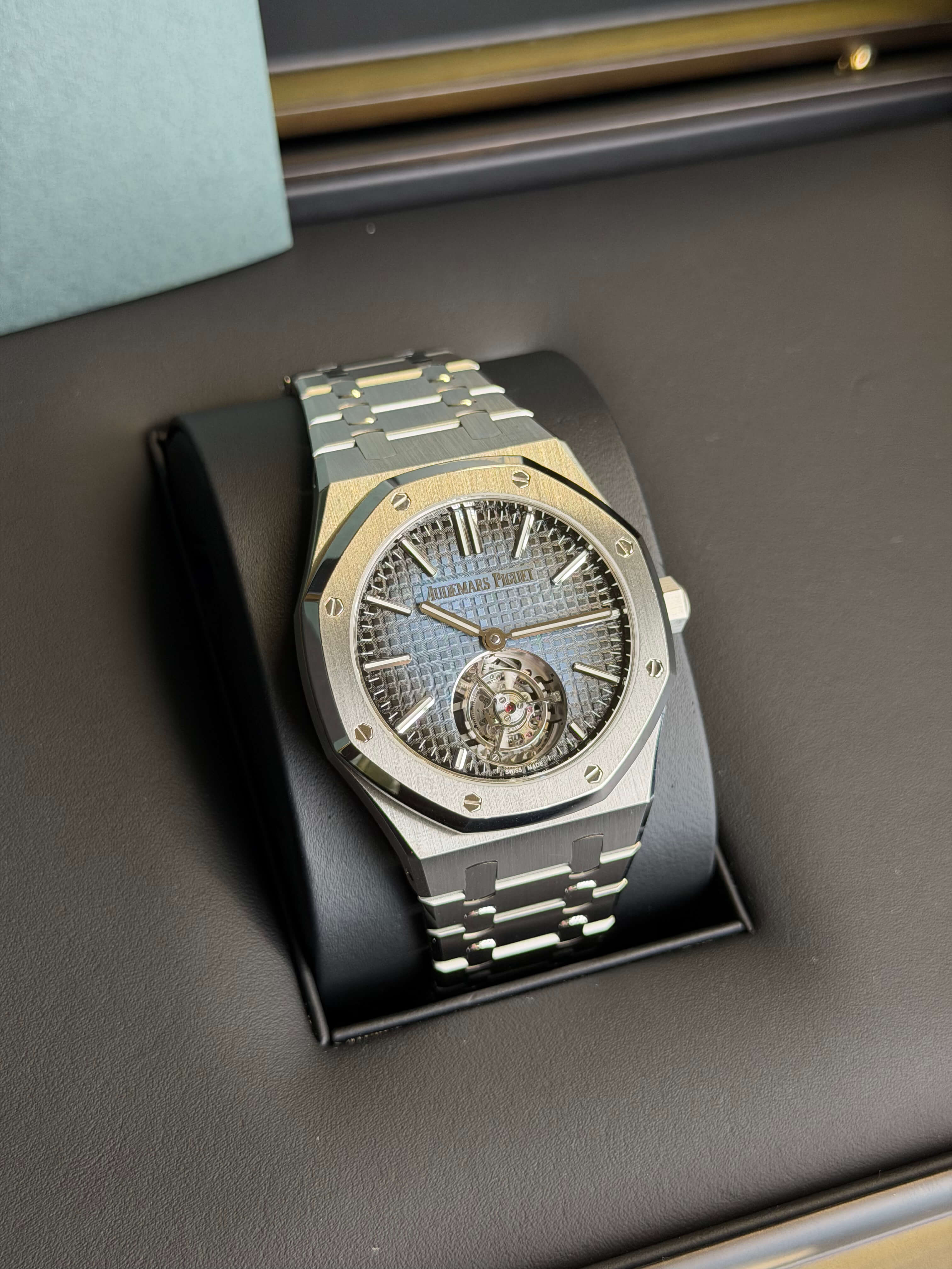Watchrr - Authentic luxury watch