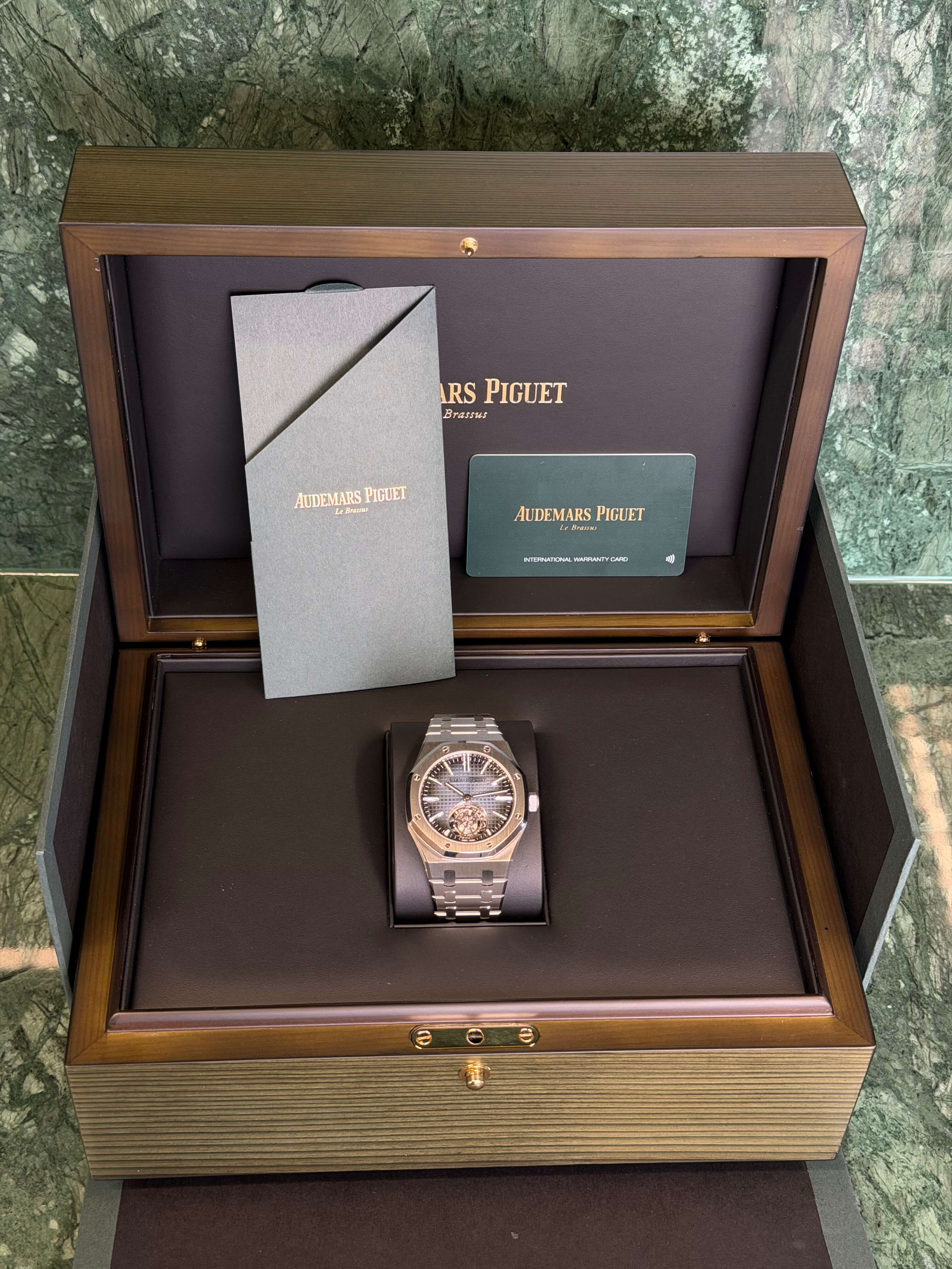 Watchrr - Authentic luxury watch