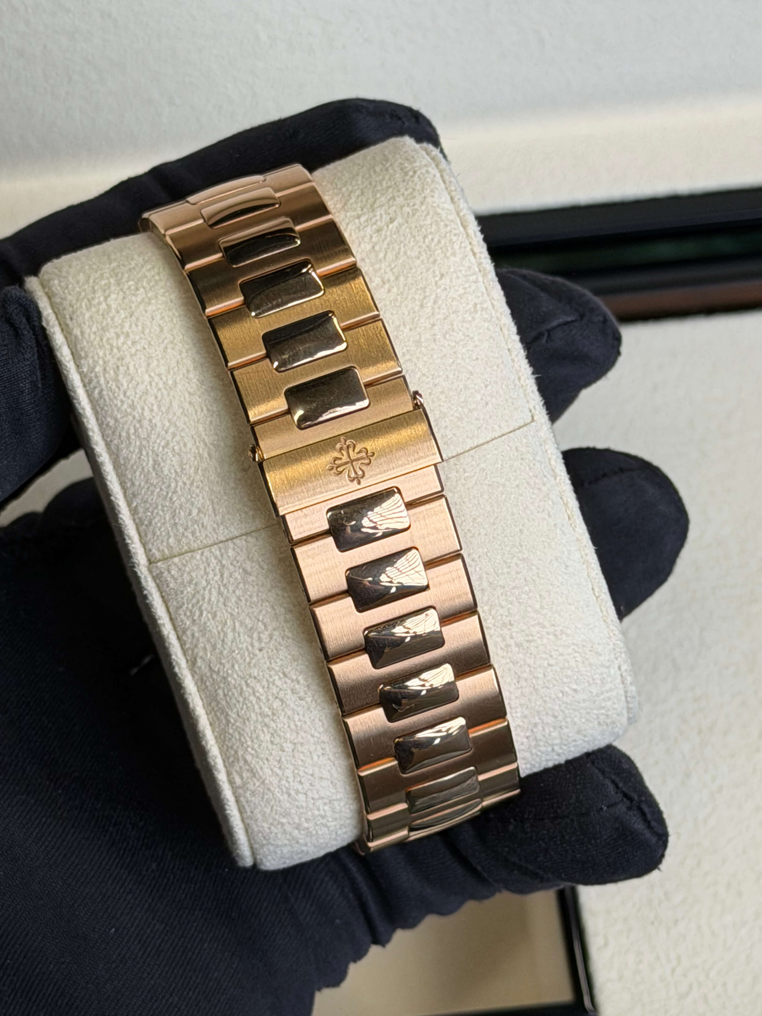 Watchrr - Authentic luxury watch
