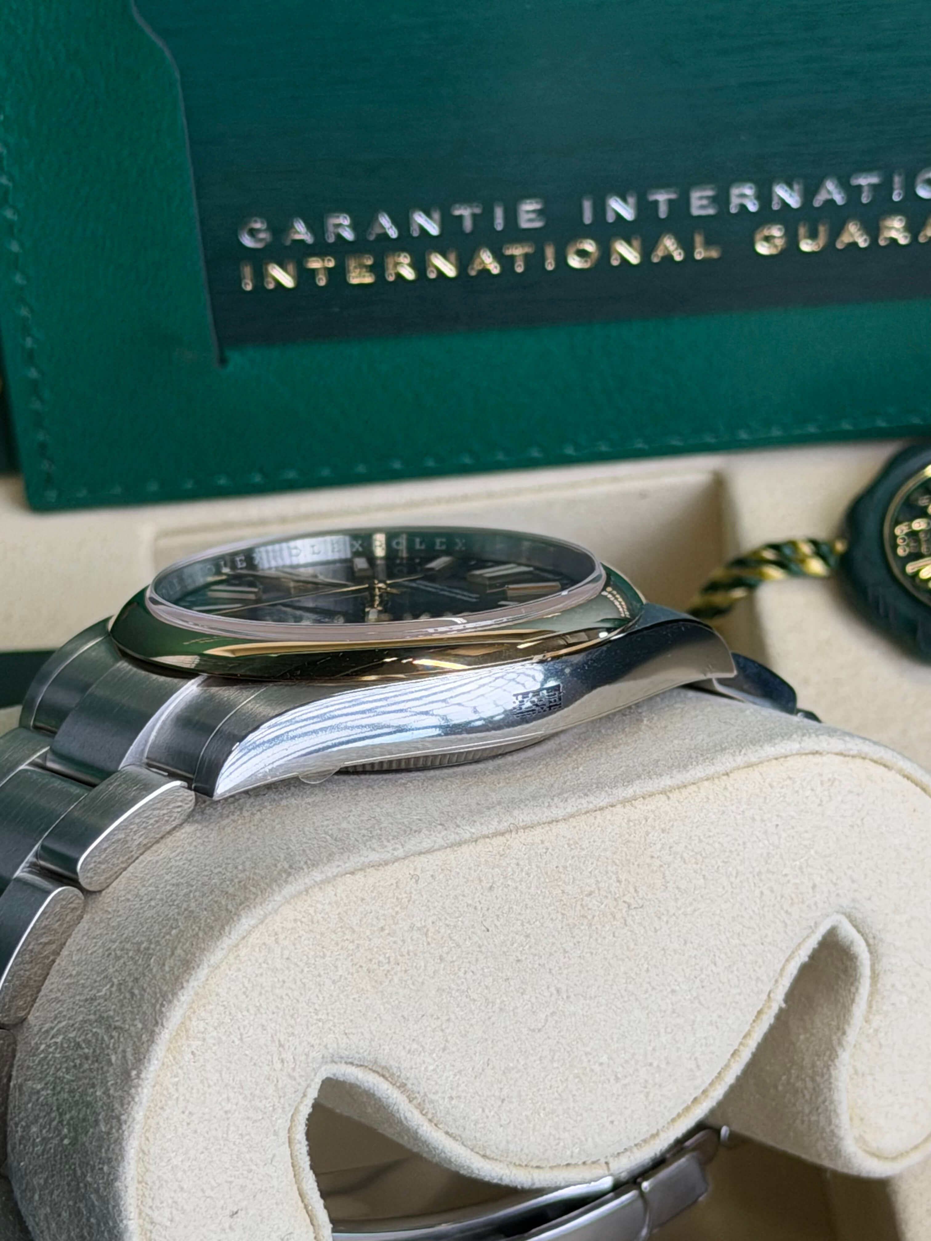 Watchrr - Authentic luxury watch