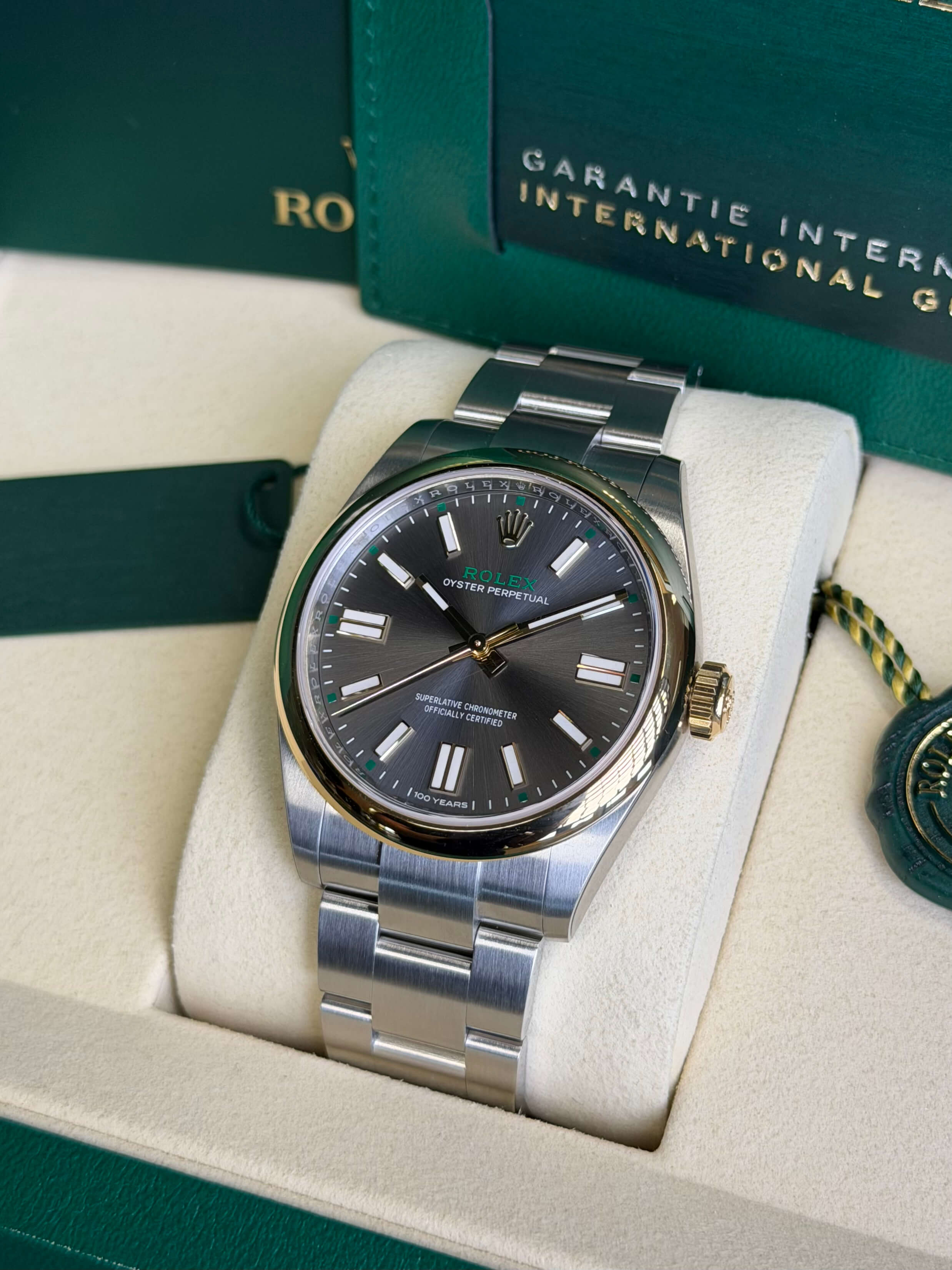 Watchrr - Authentic luxury watch