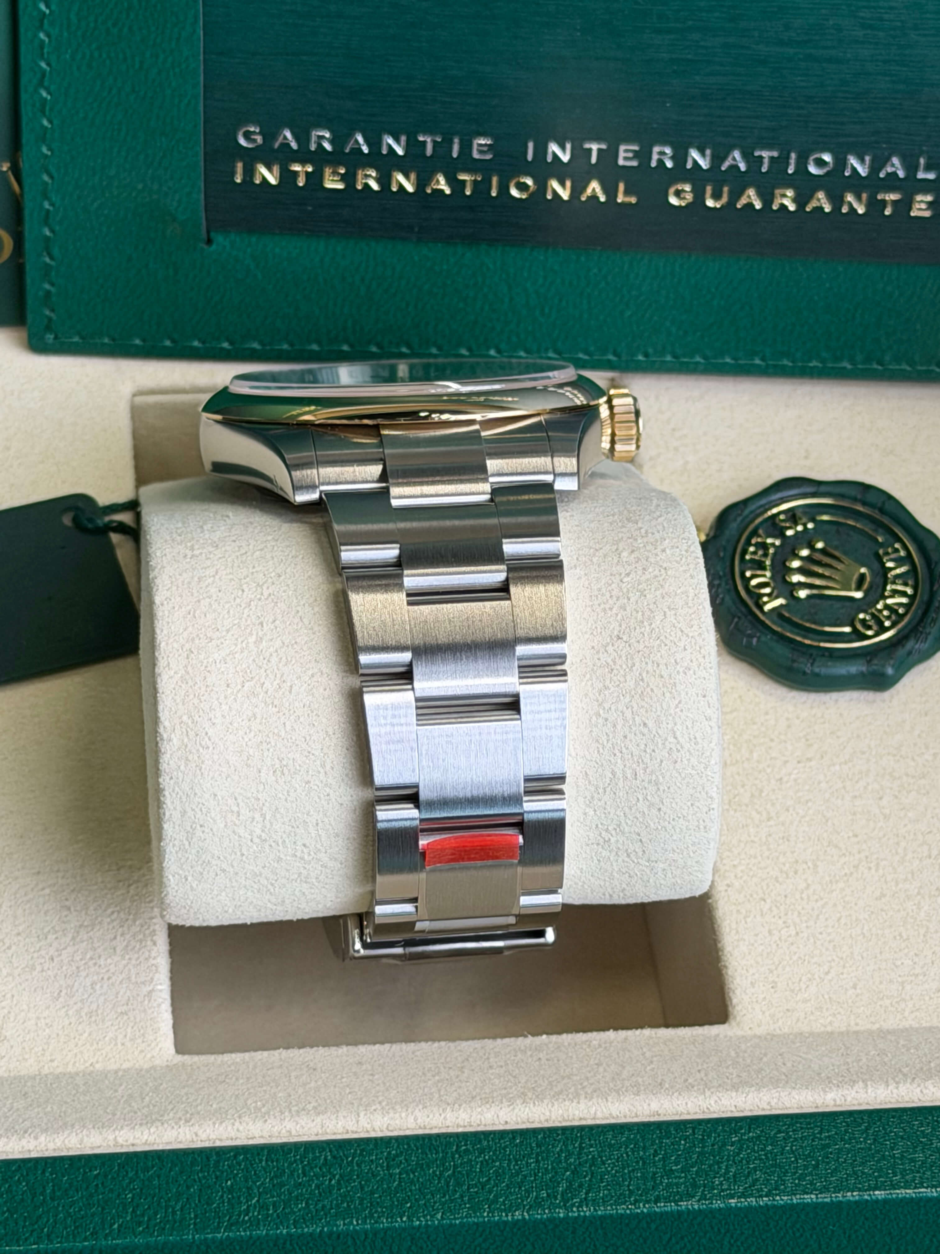 Watchrr - Authentic luxury watch