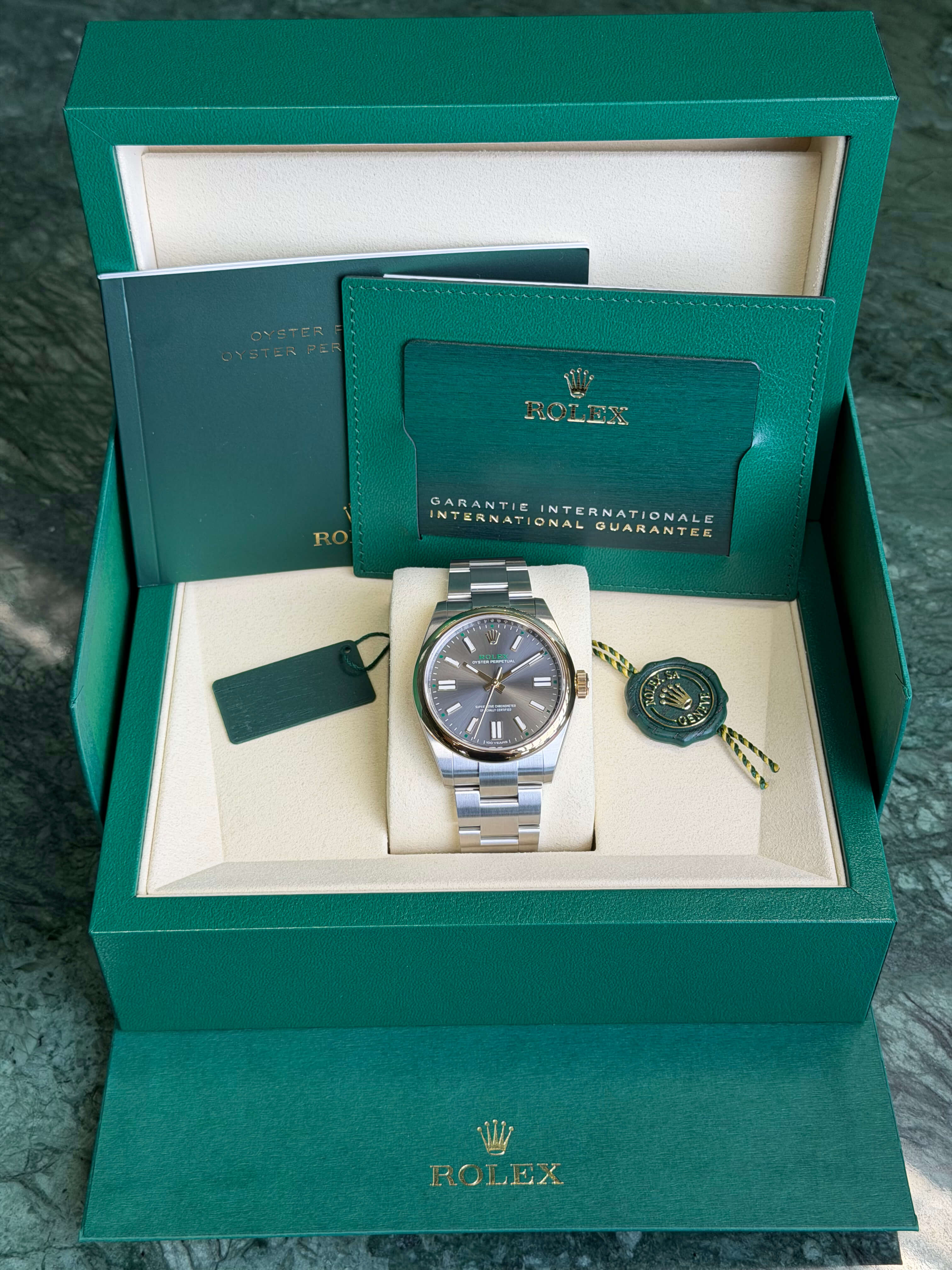 Watchrr - Authentic luxury watch
