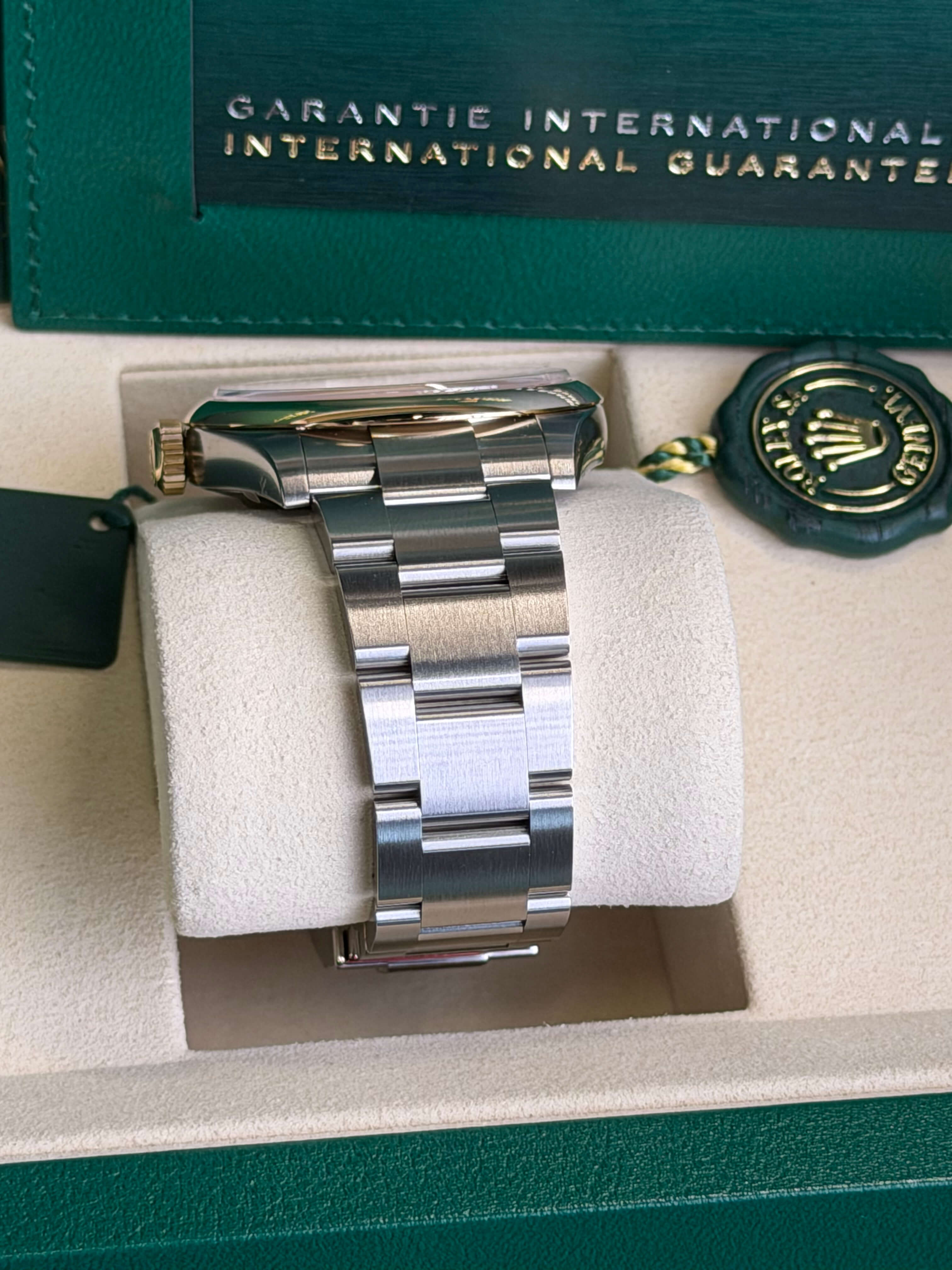 Watchrr - Authentic luxury watch