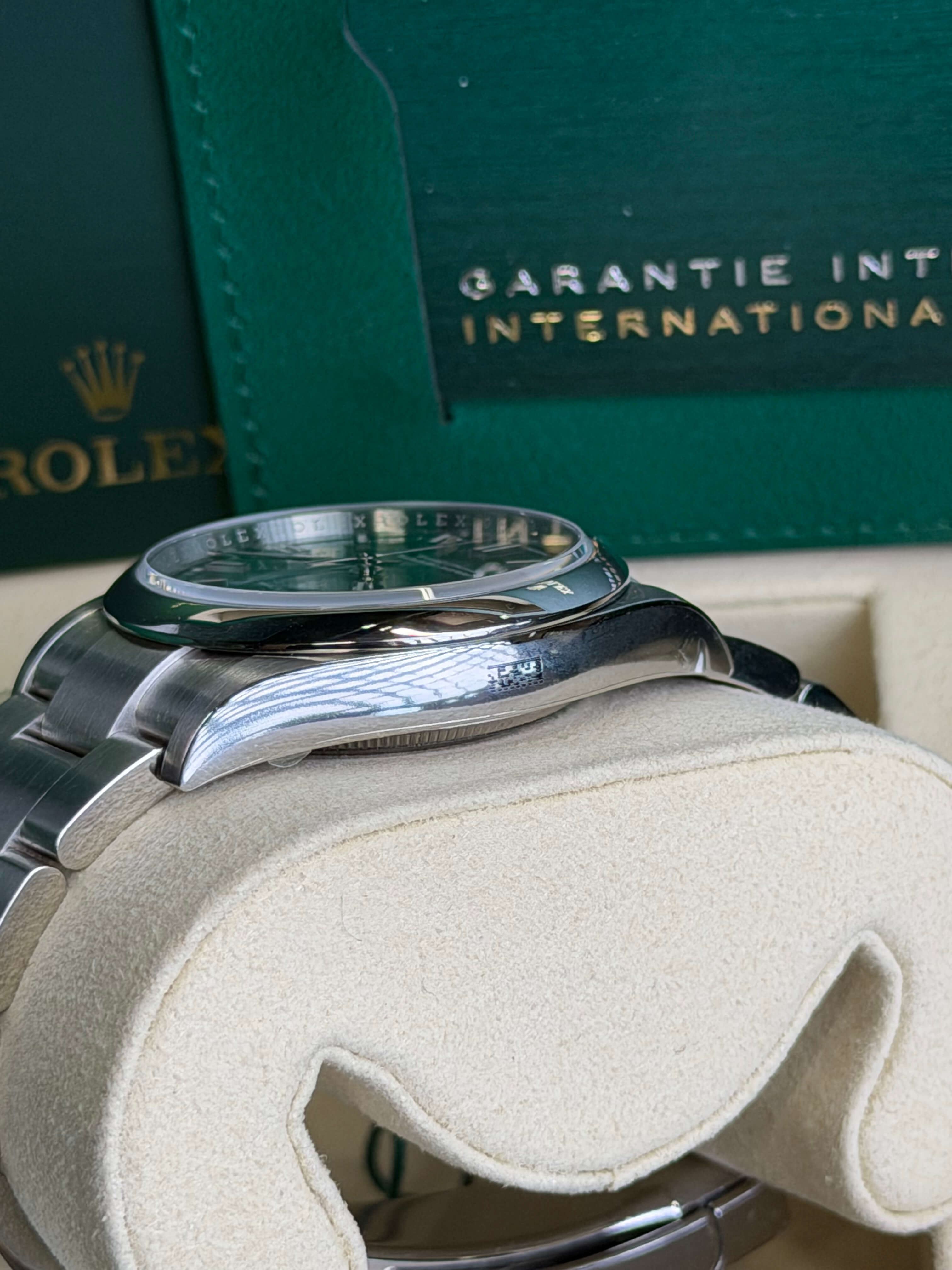 Watchrr - Authentic luxury watch