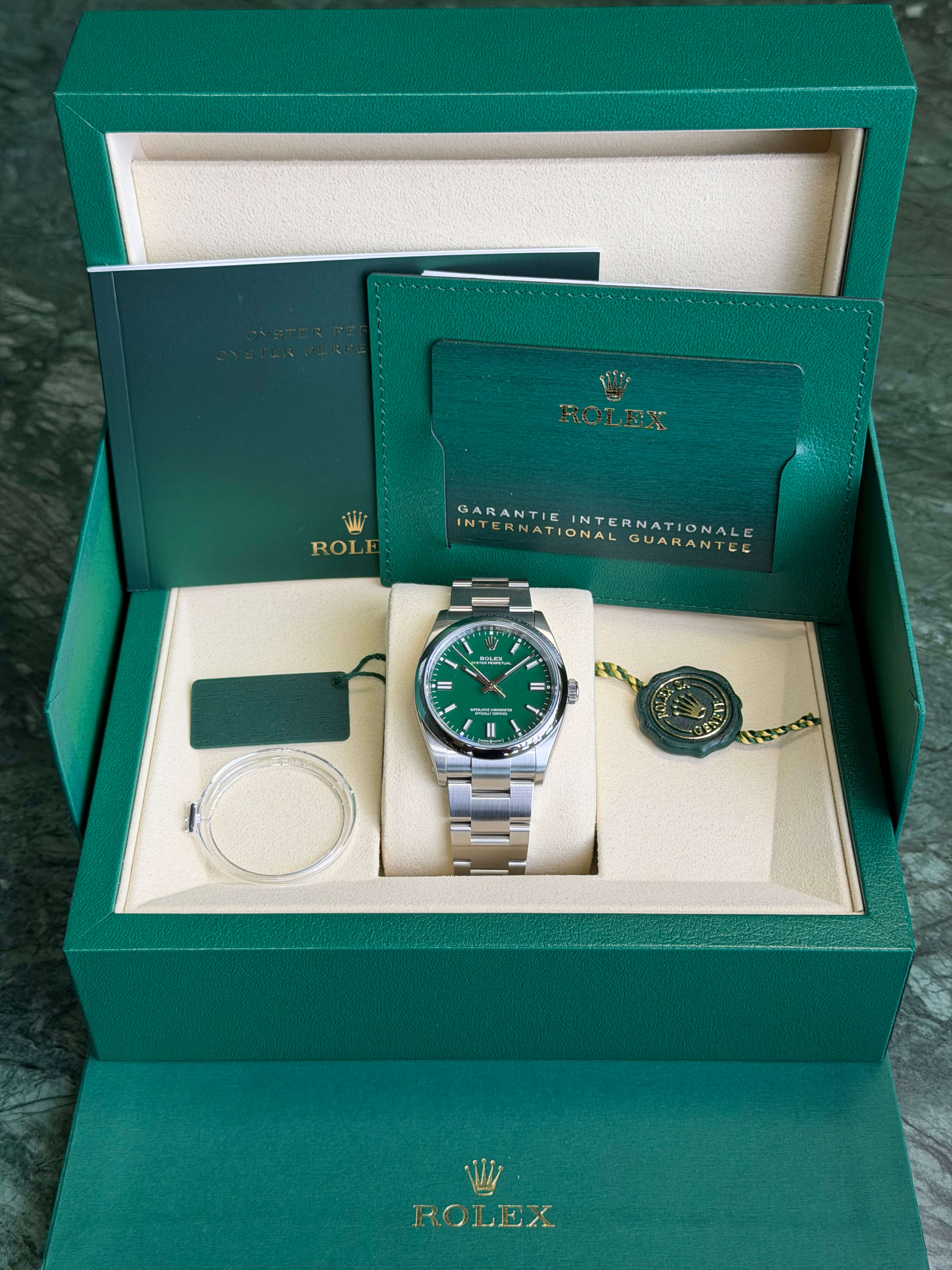 Watchrr - Authentic luxury watch