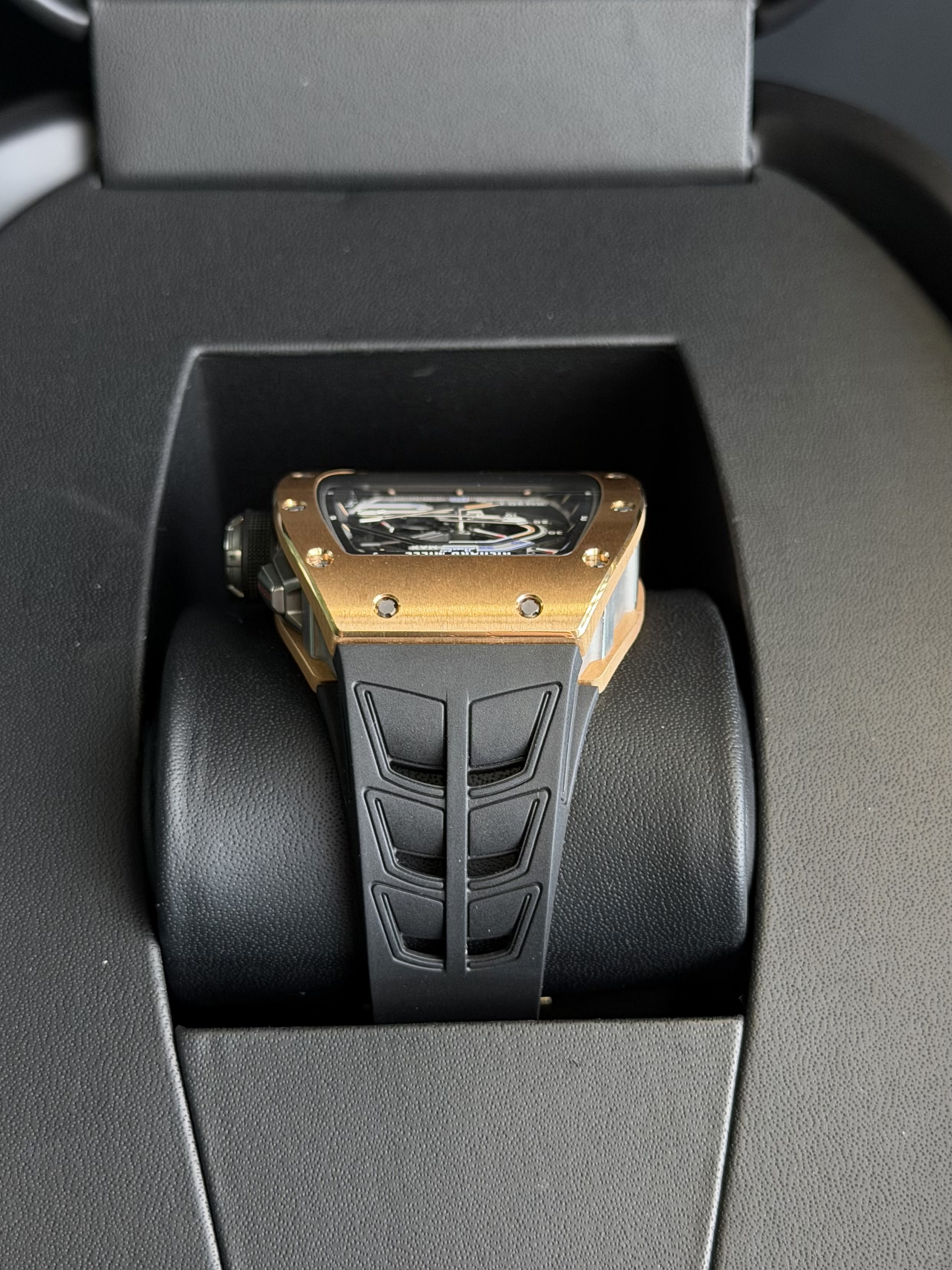 Watchrr - Authentic luxury watch