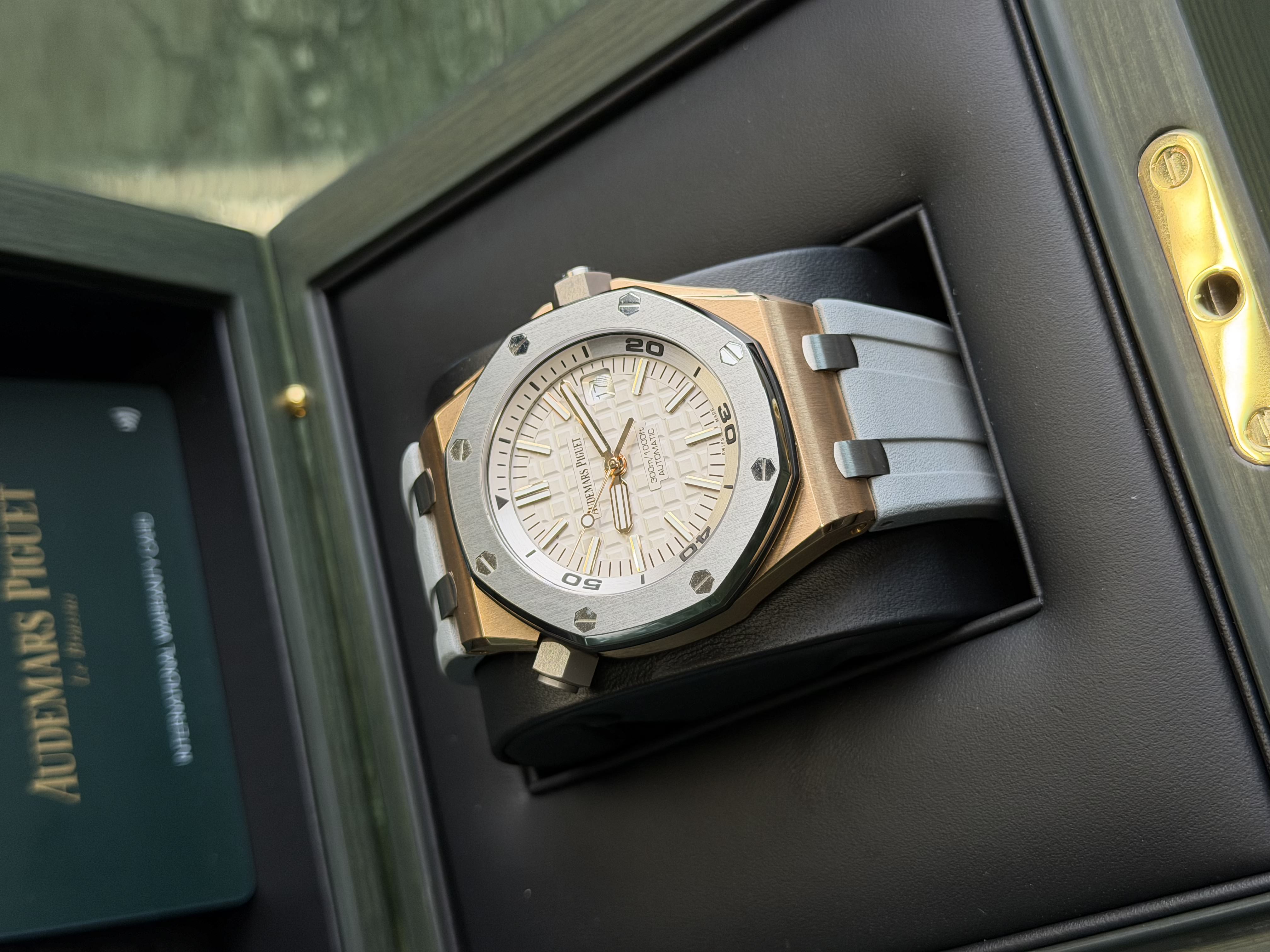 Watchrr - Authentic luxury watch
