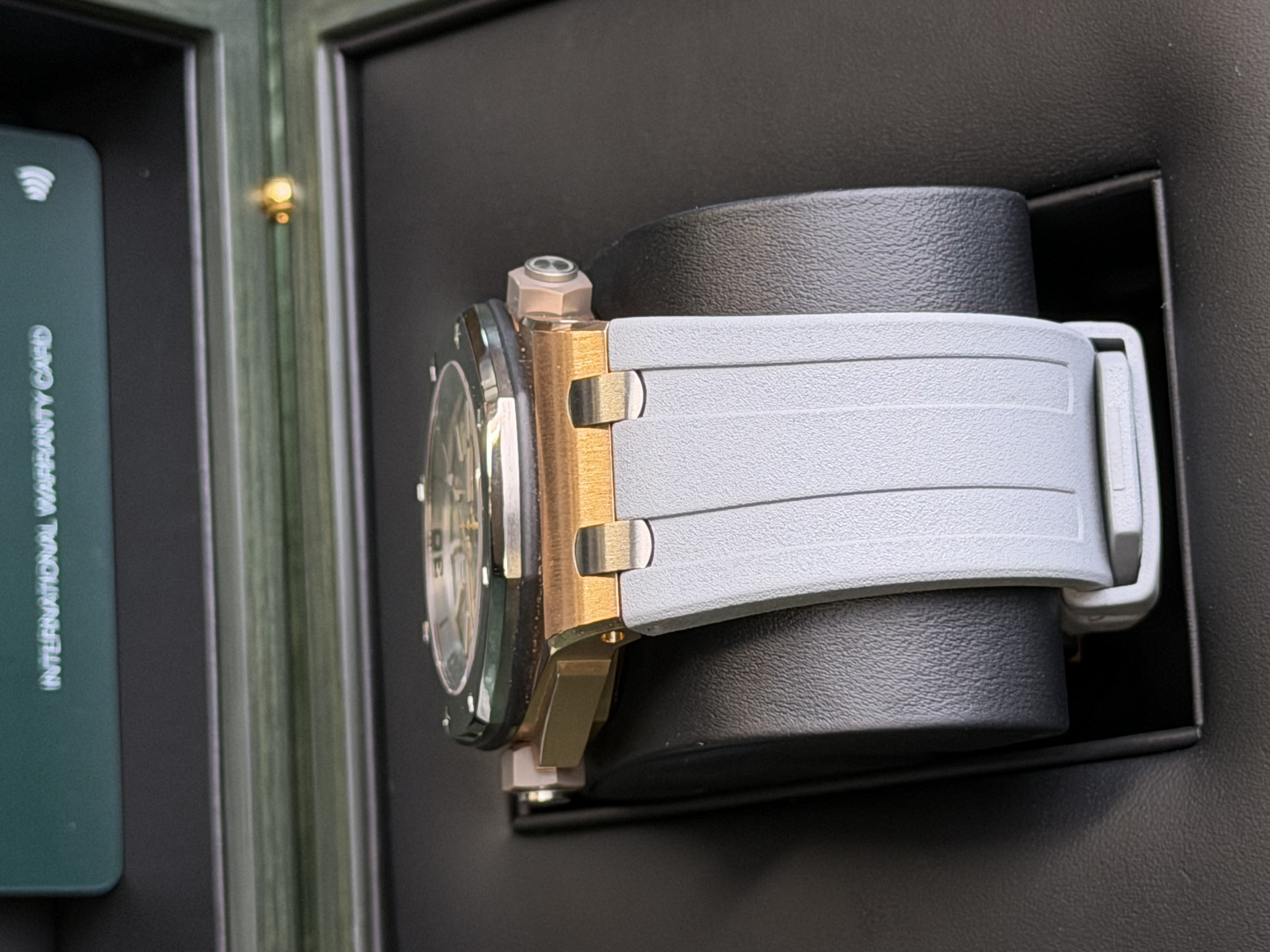 Watchrr - Authentic luxury watch