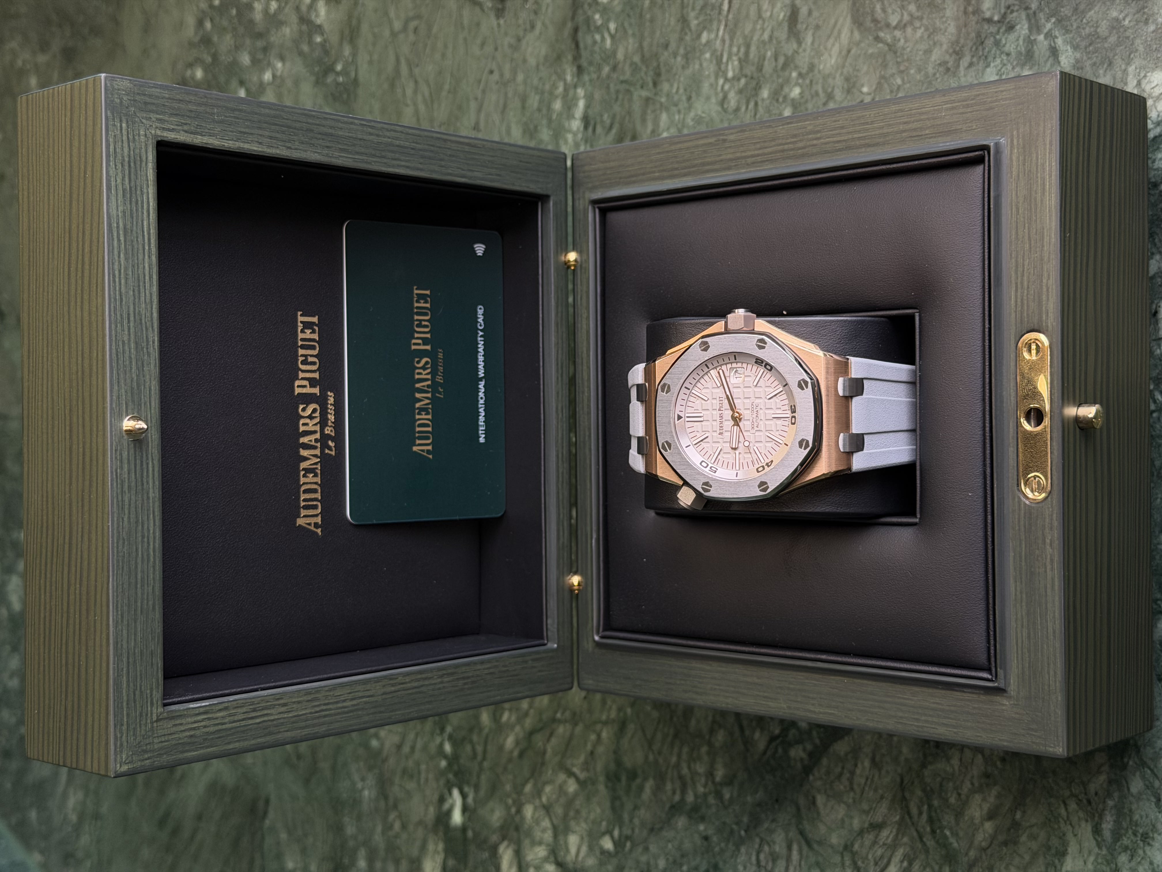 Watchrr - Authentic luxury watch