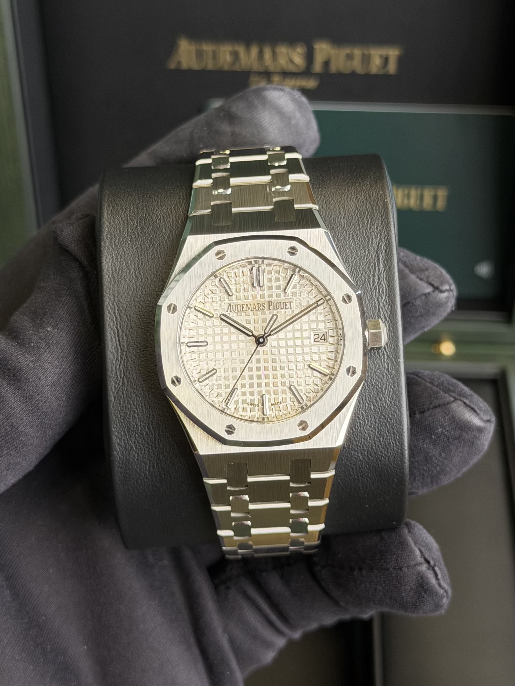 Audemars Piguet Royal Oak 77450ST 34 mm Silver dial Full set 2023 Unworn
