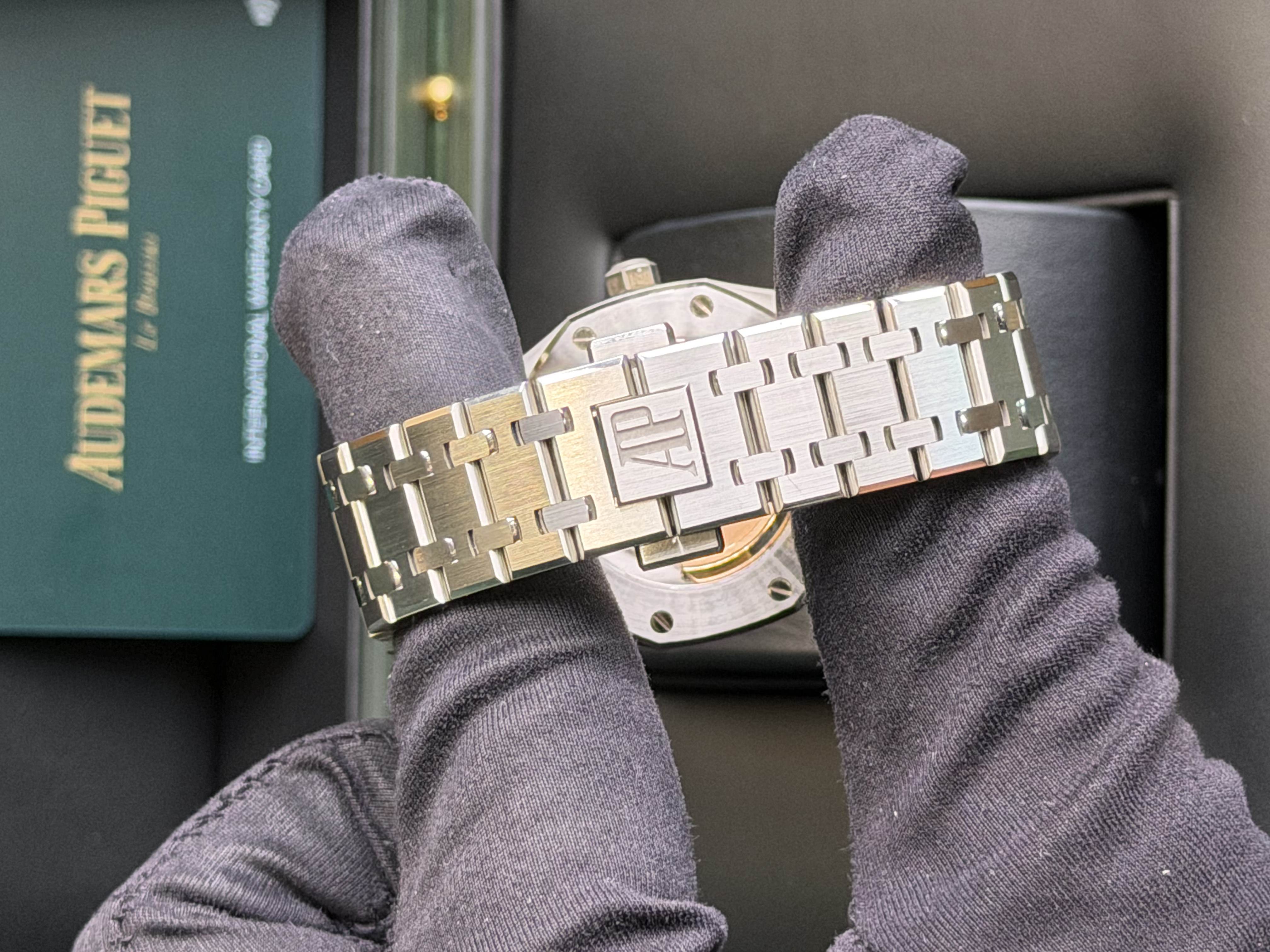 Watchrr - Authentic luxury watch