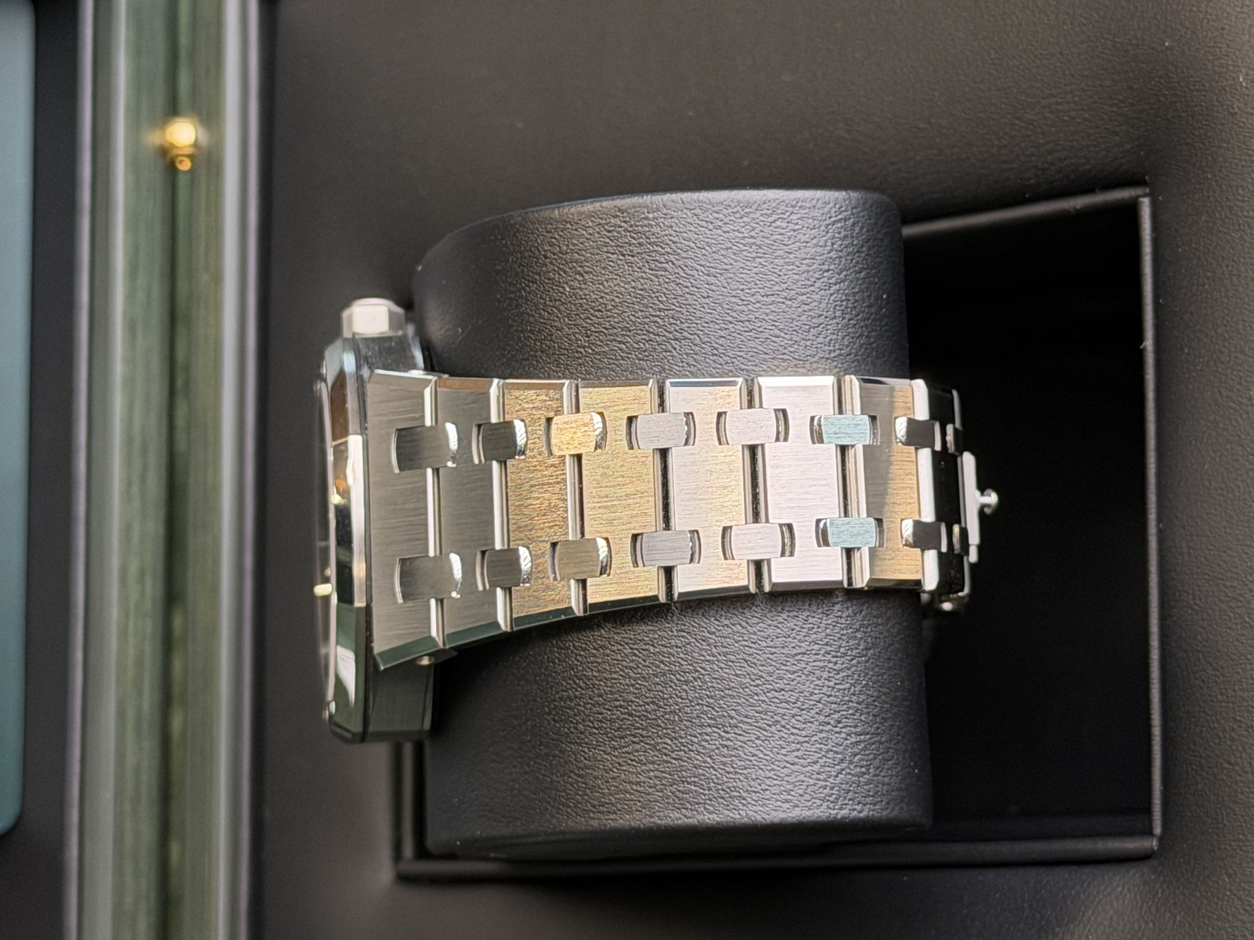 Watchrr - Authentic luxury watch