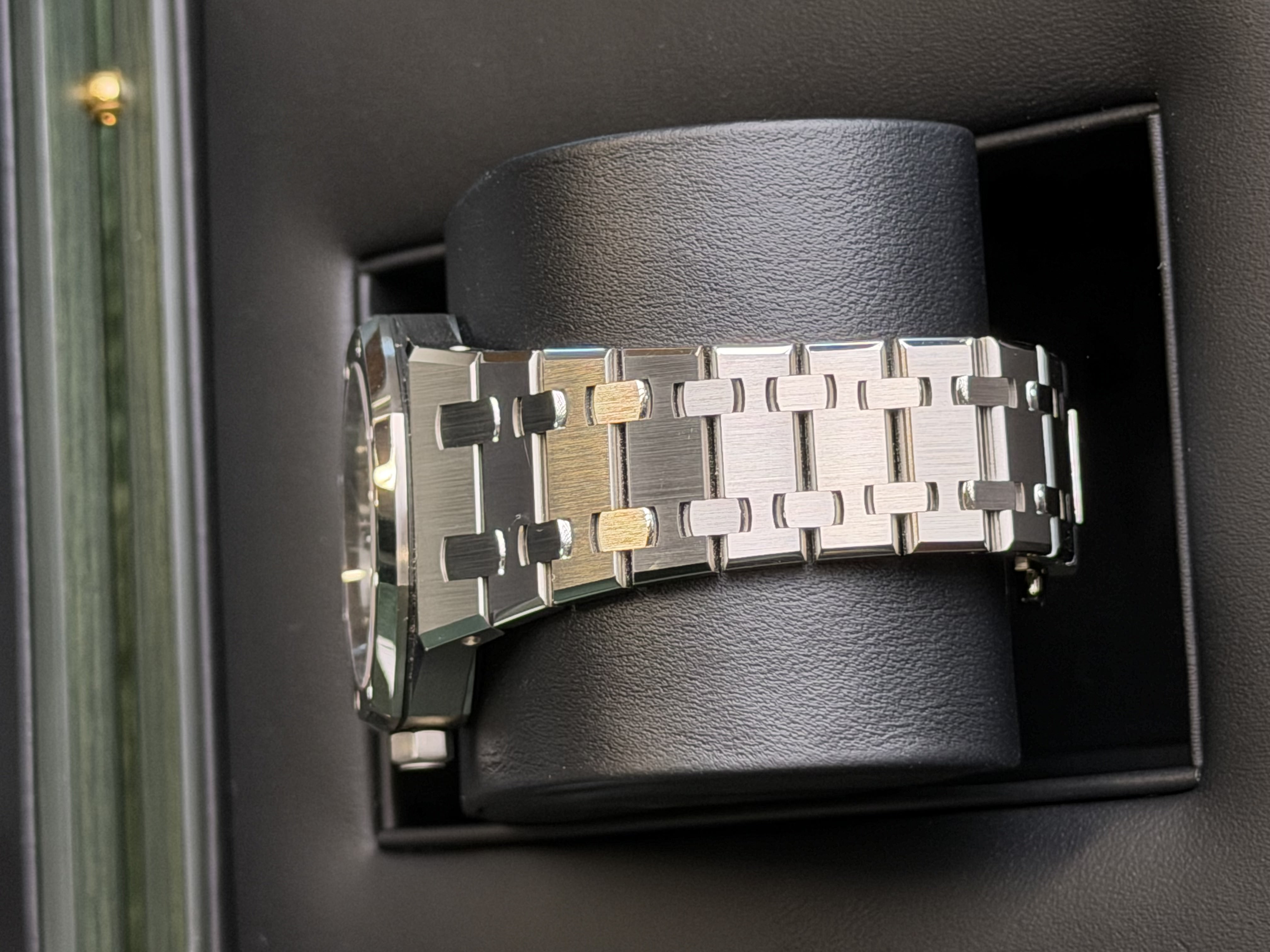 Watchrr - Authentic luxury watch