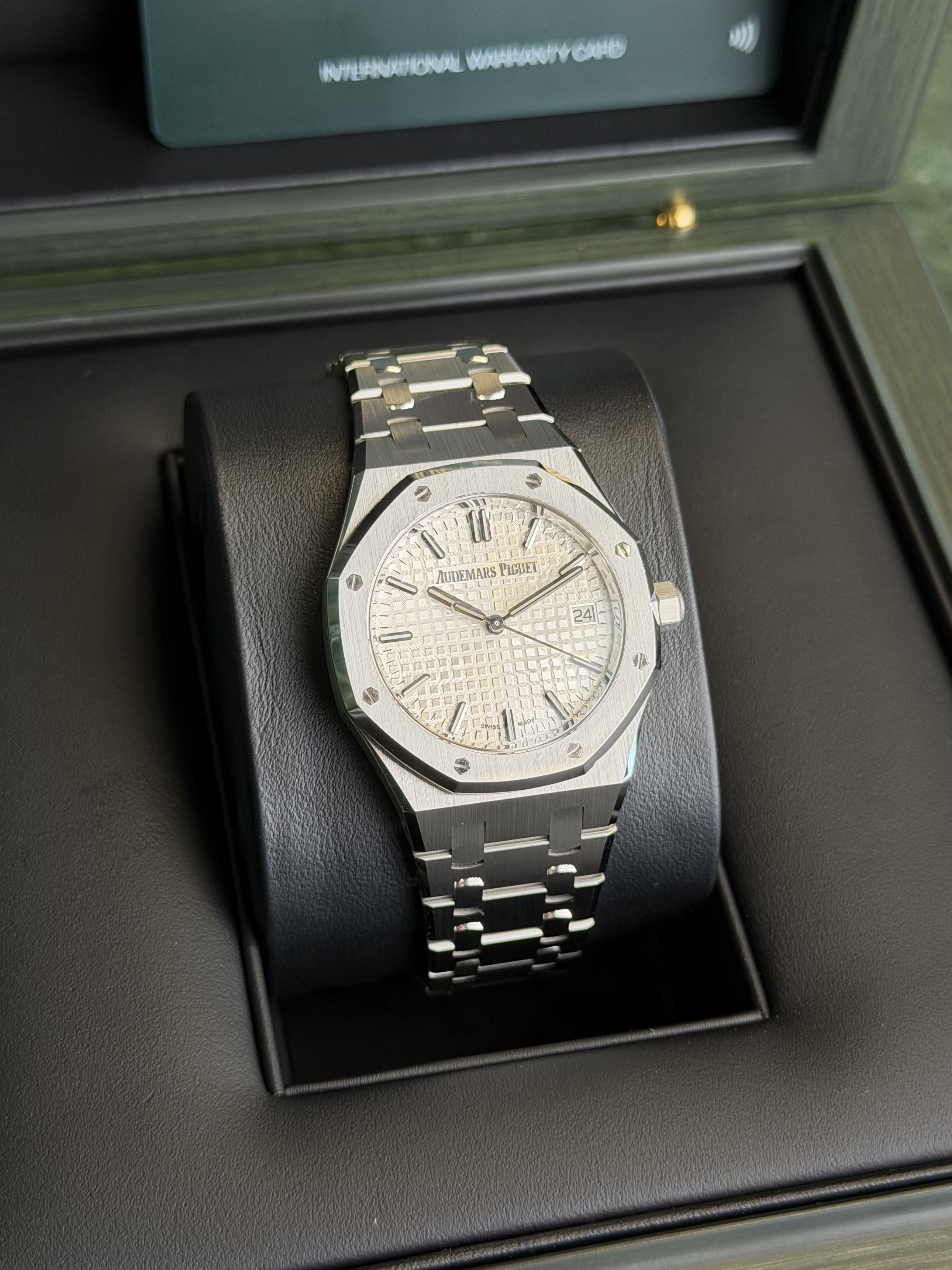 Watchrr - Authentic luxury watch