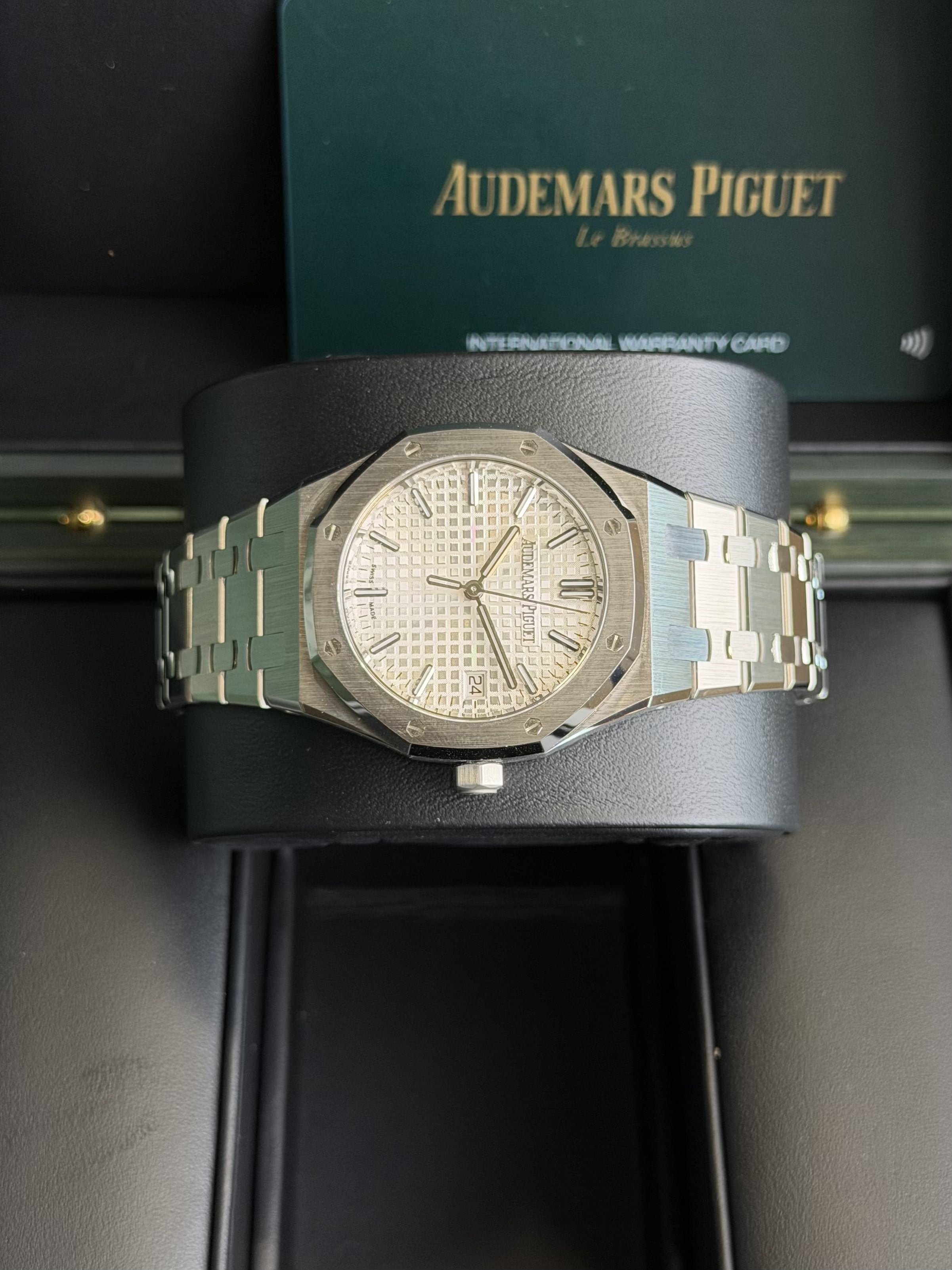 Watchrr - Authentic luxury watch