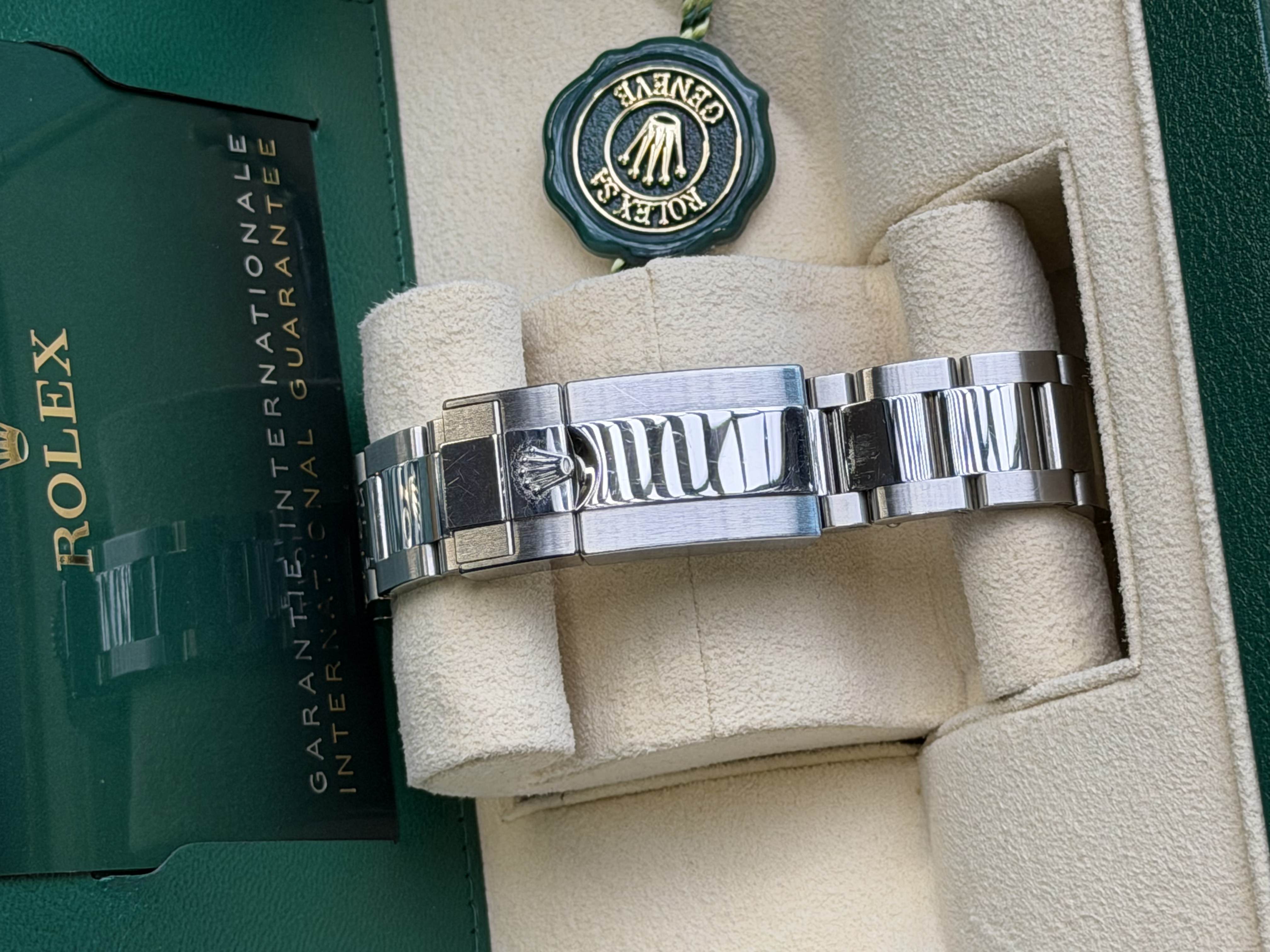 Watchrr - Authentic luxury watch