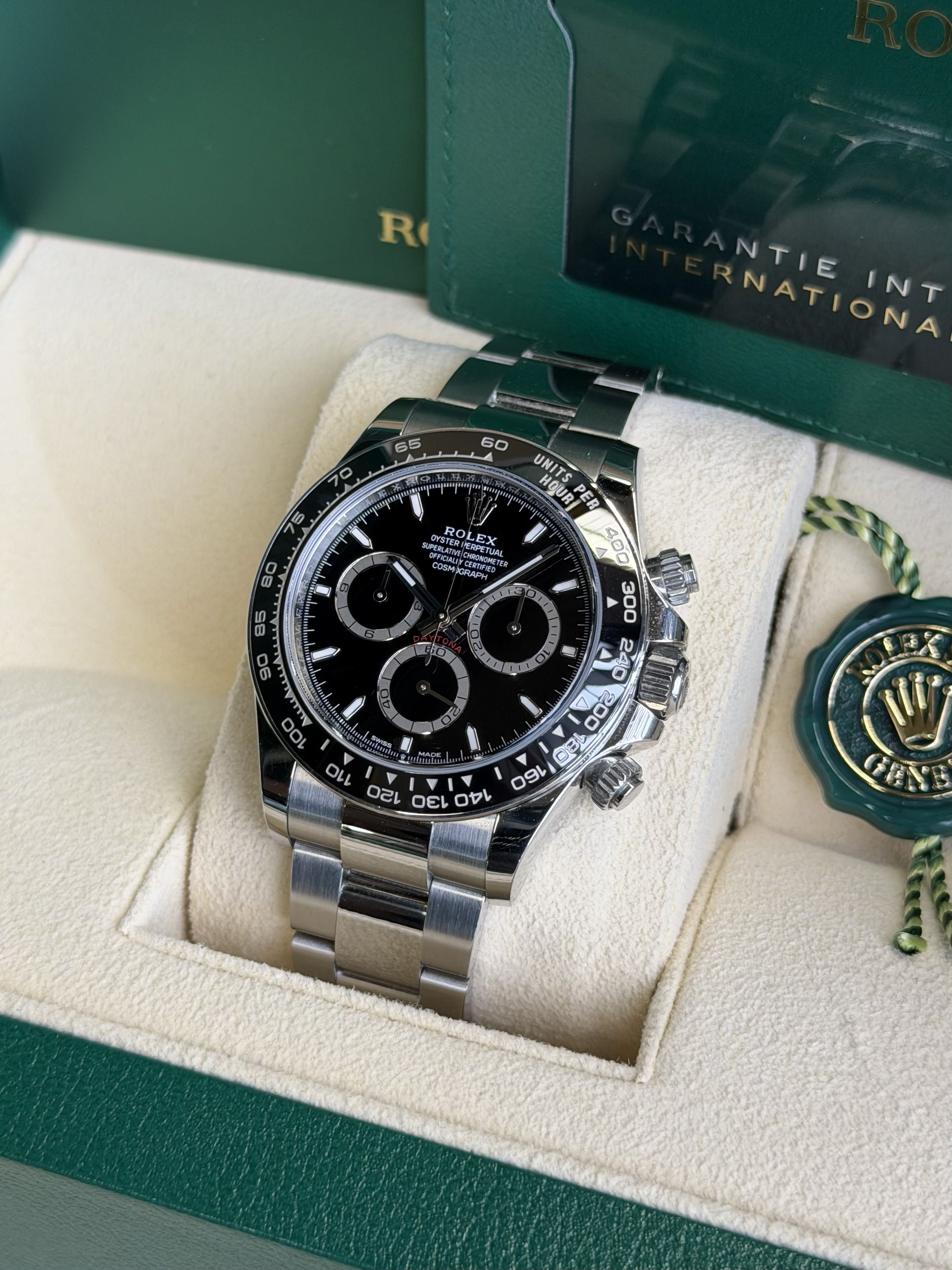 Watchrr - Authentic luxury watch