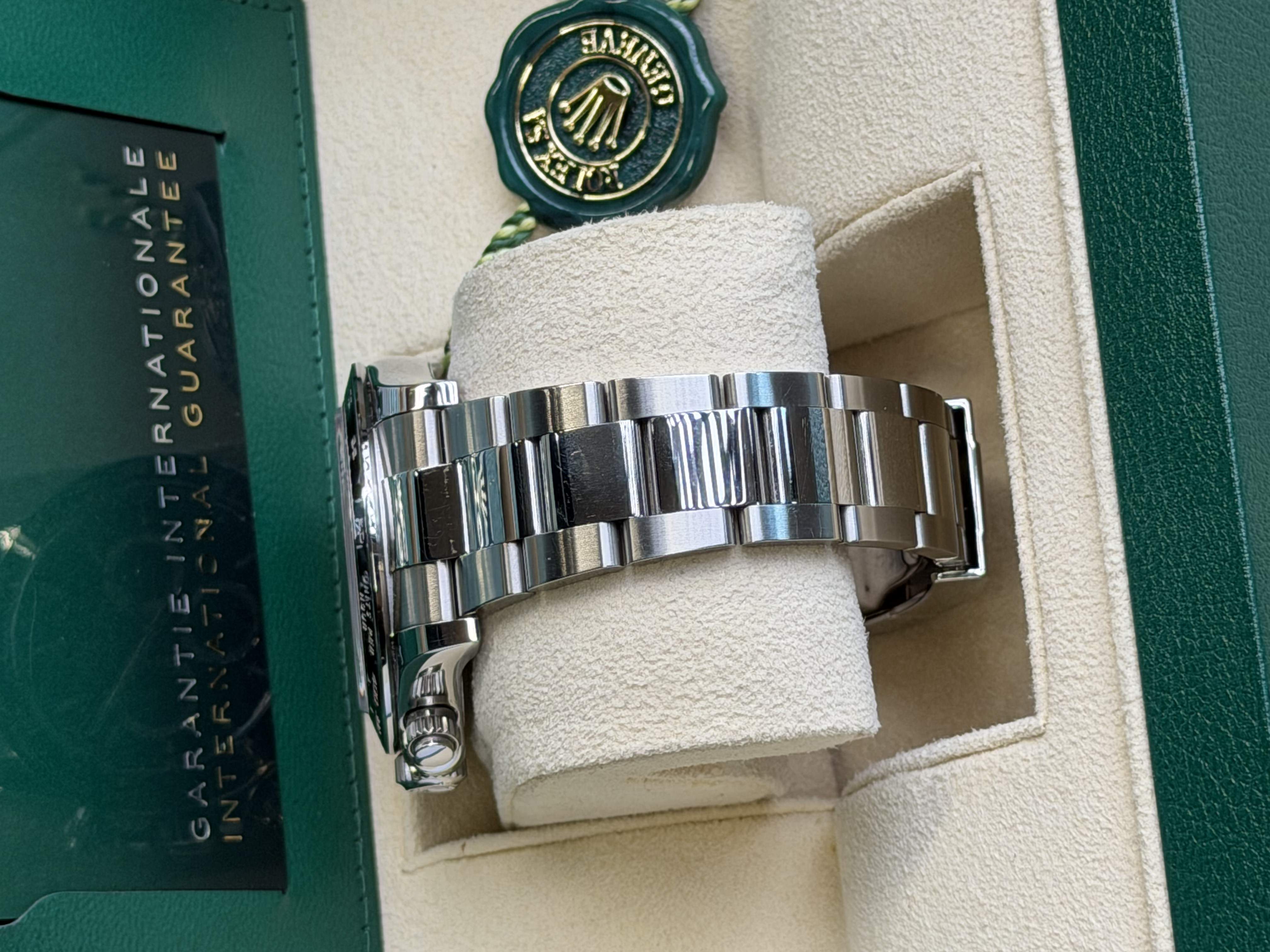 Watchrr - Authentic luxury watch