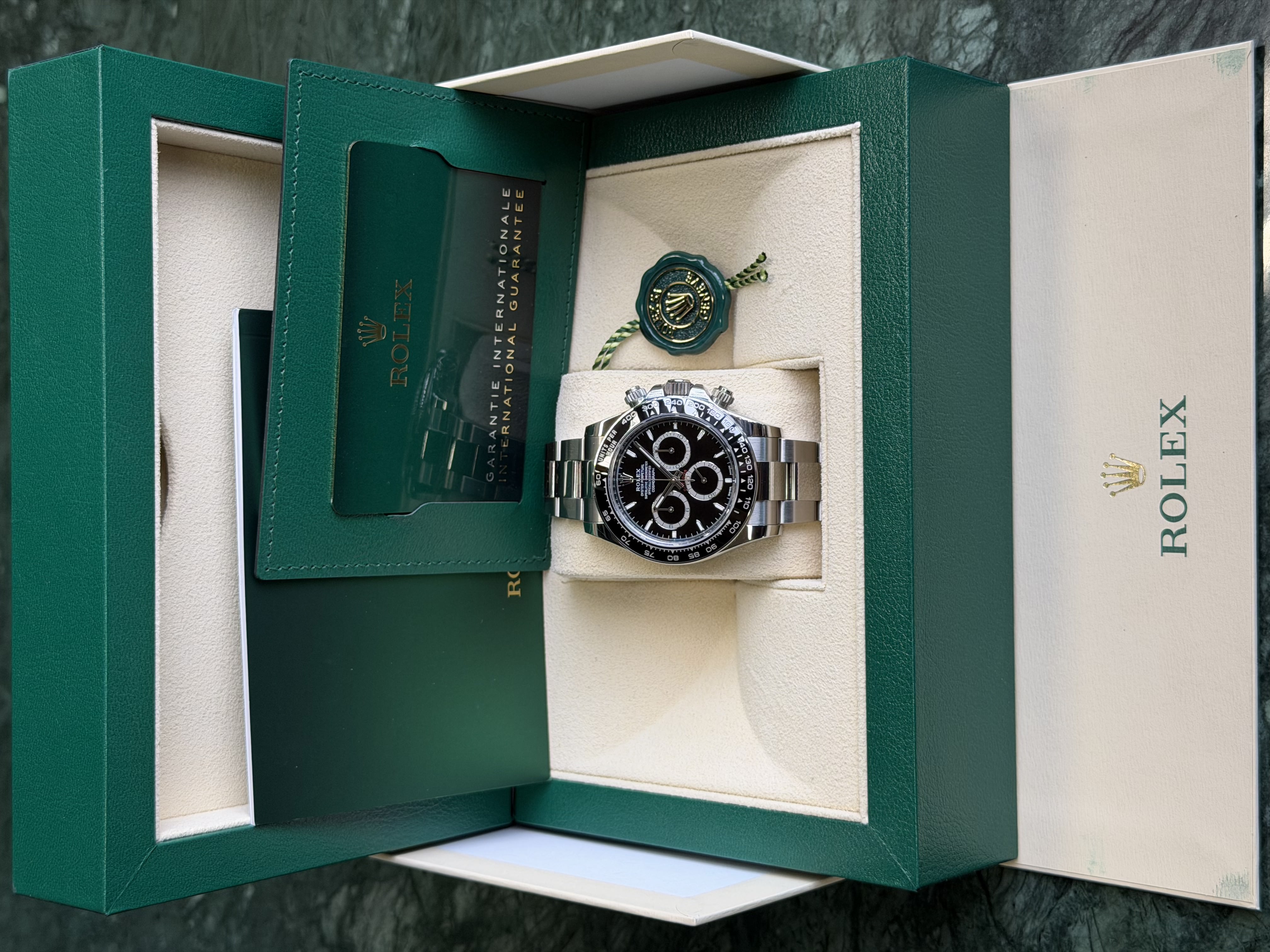 Watchrr - Authentic luxury watch