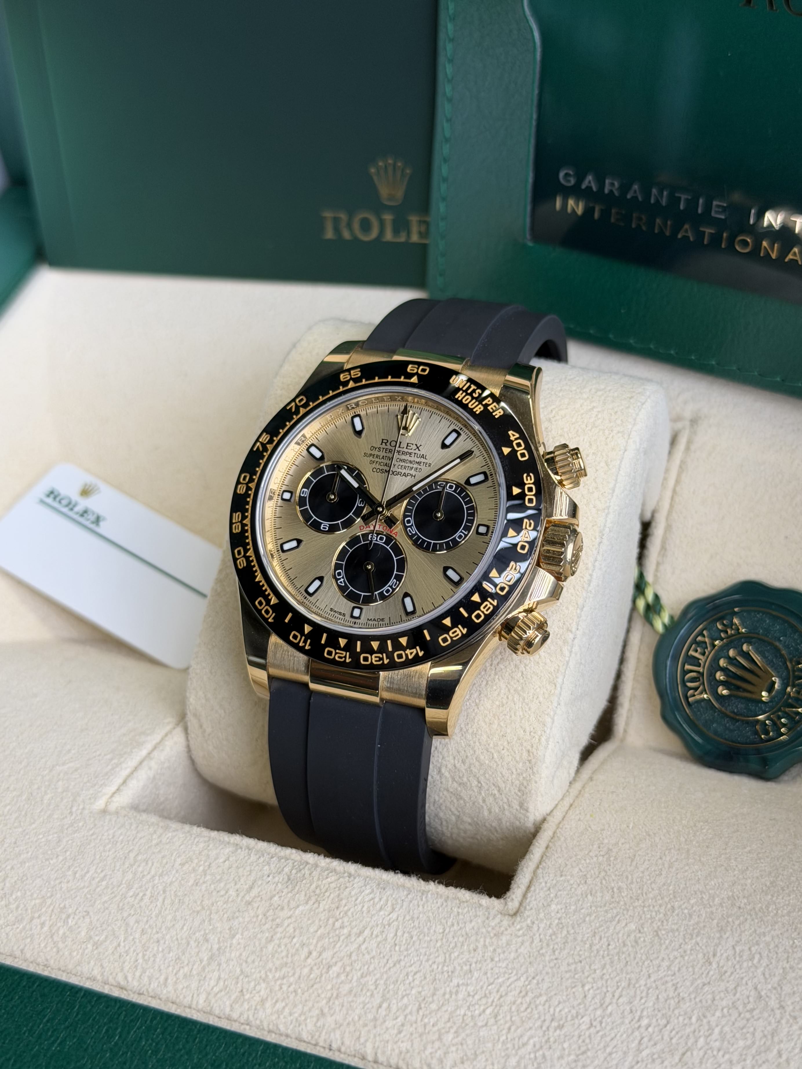 Watchrr - Authentic luxury watch