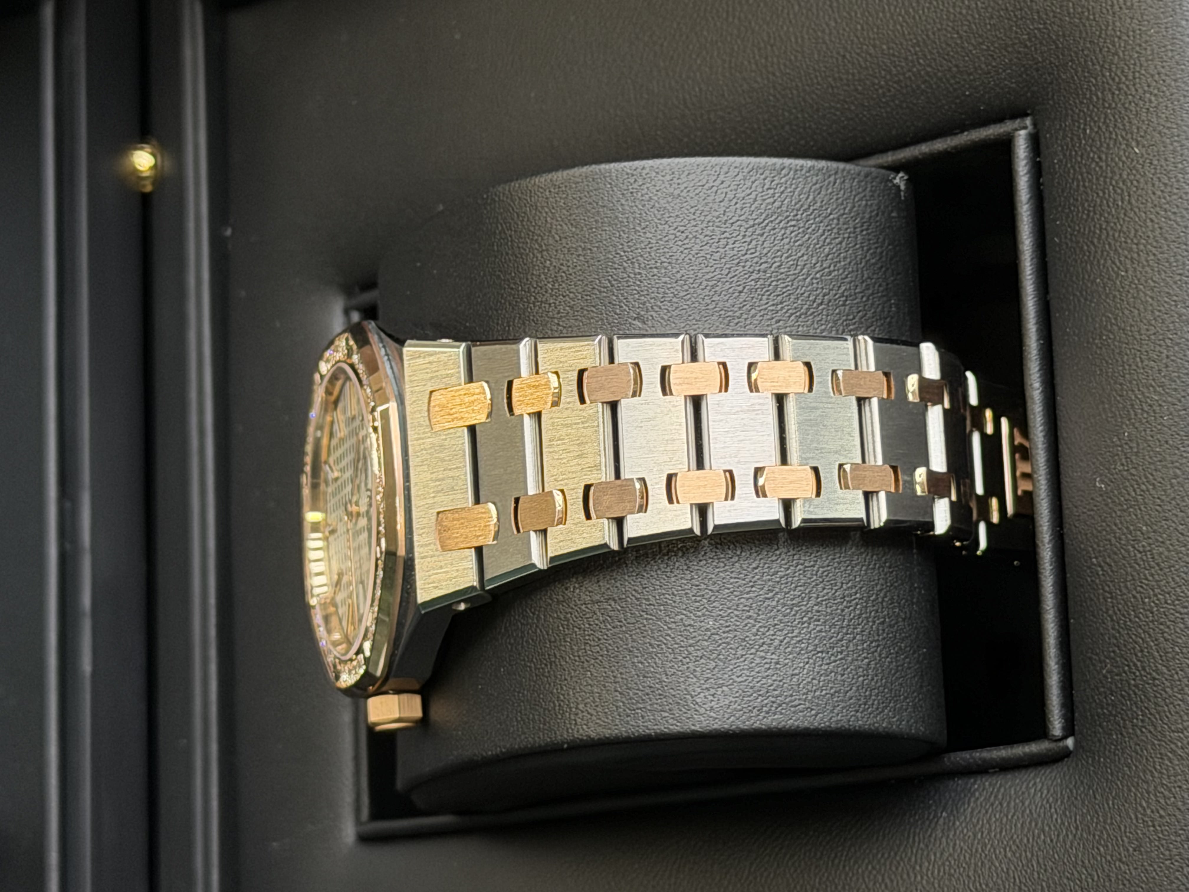 Watchrr - Authentic luxury watch