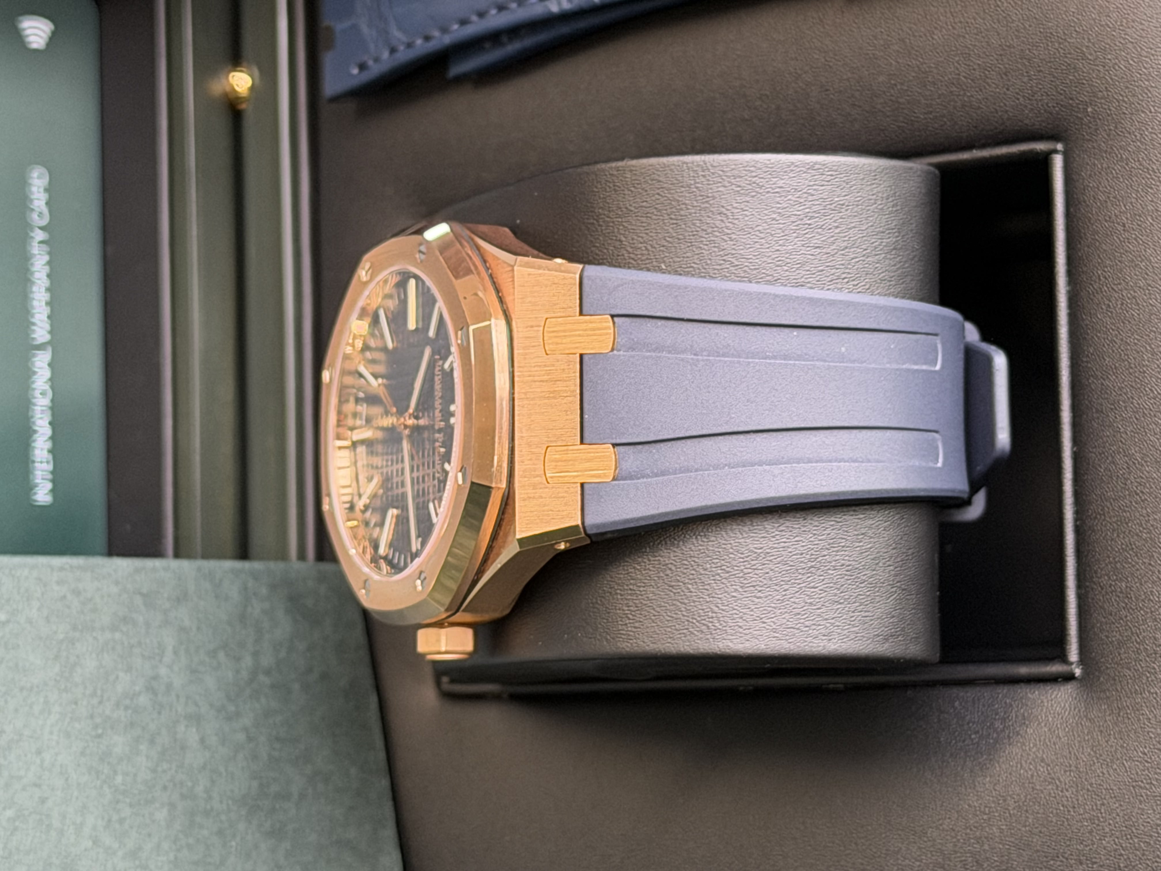 Watchrr - Authentic luxury watch