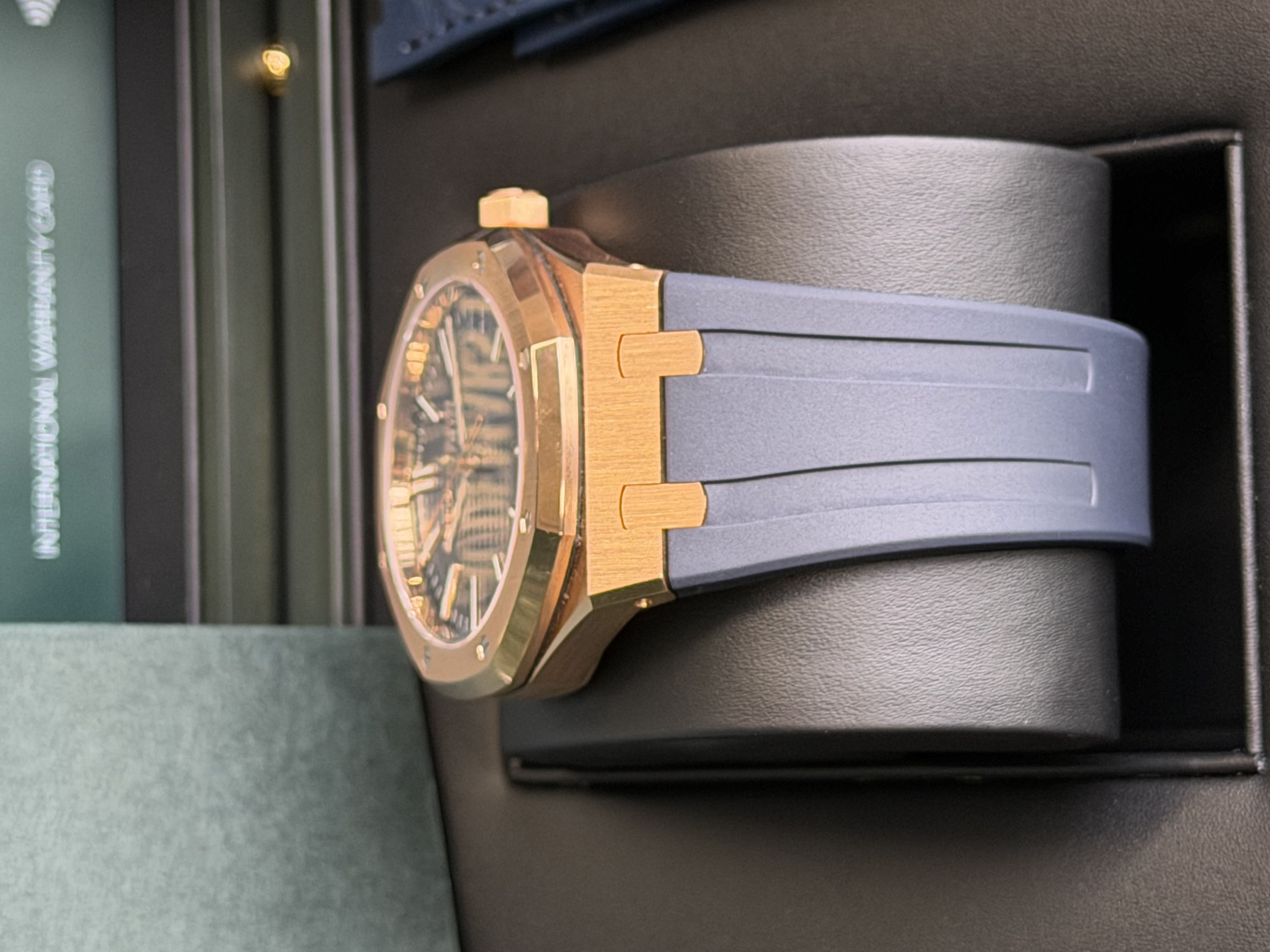 Watchrr - Authentic luxury watch