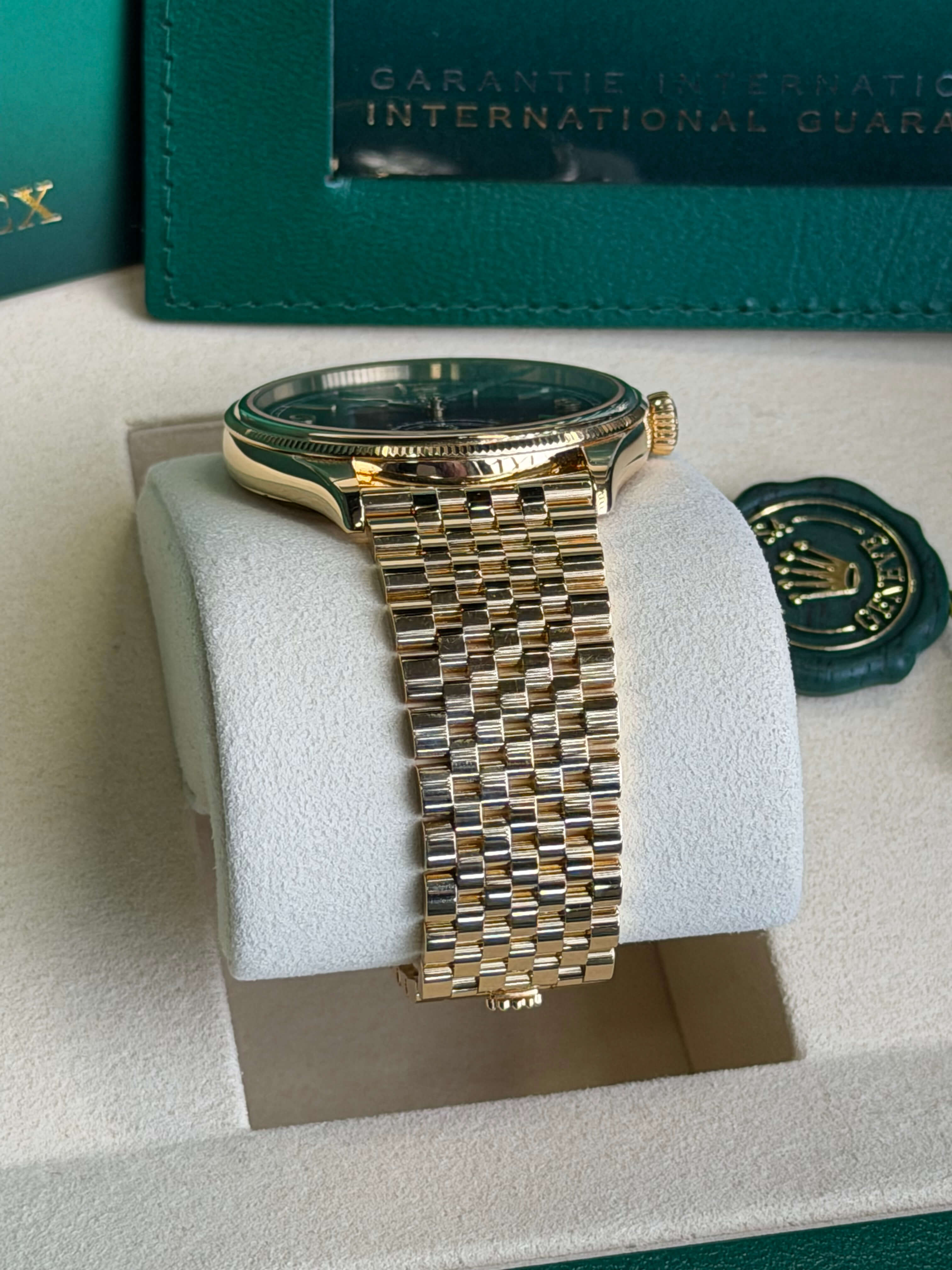 Watchrr - Authentic luxury watch