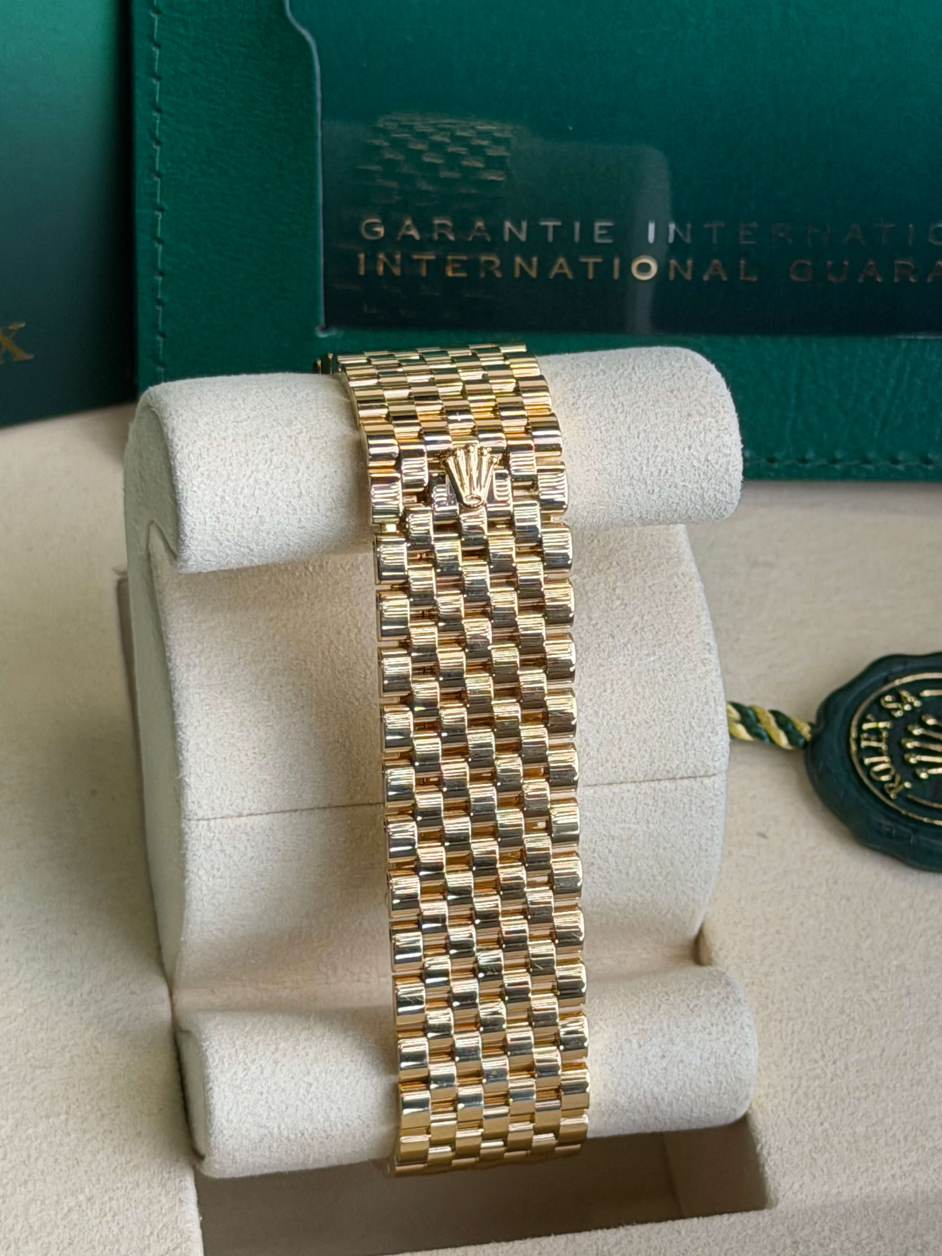 Watchrr - Authentic luxury watch