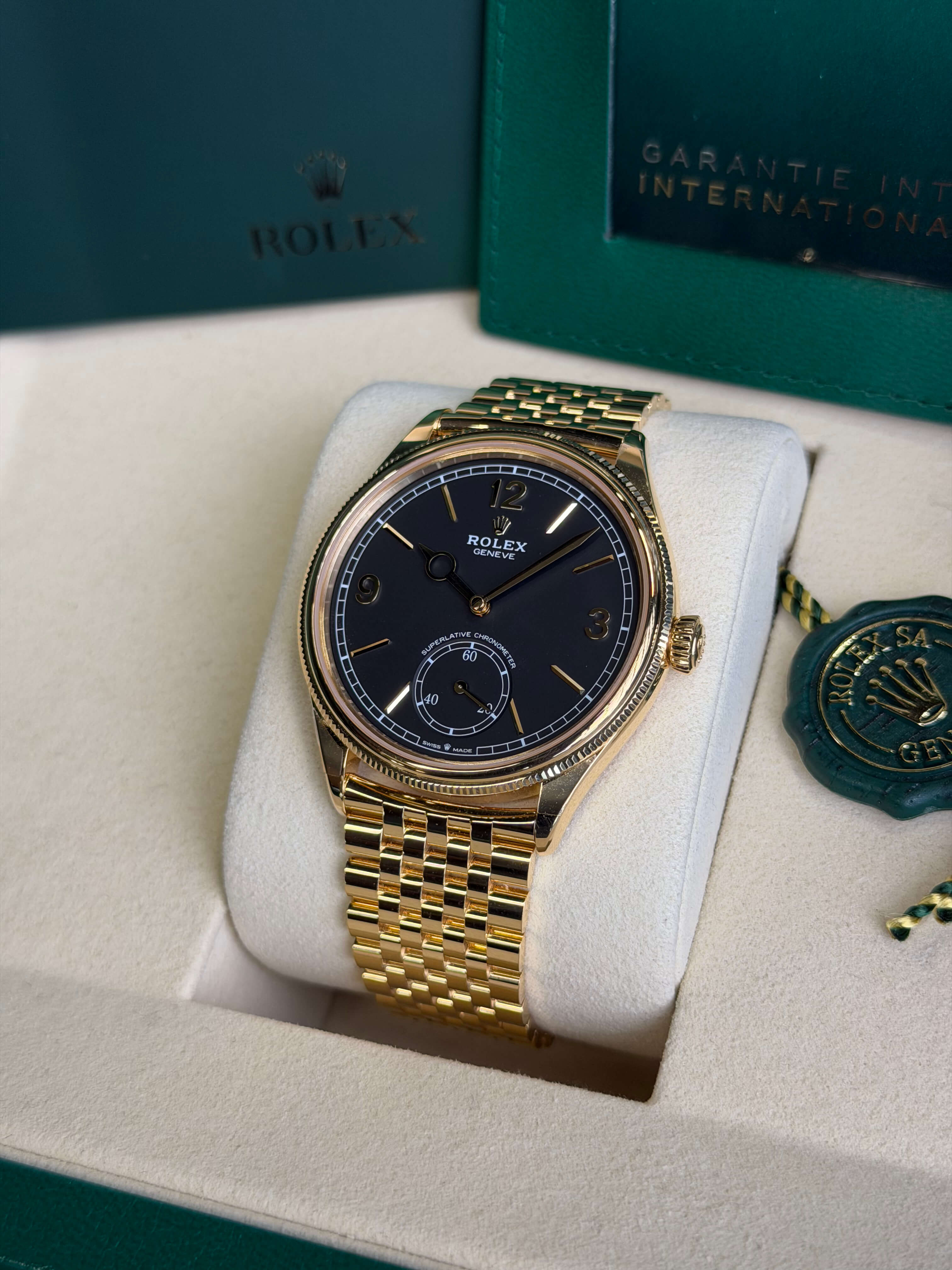 Watchrr - Authentic luxury watch