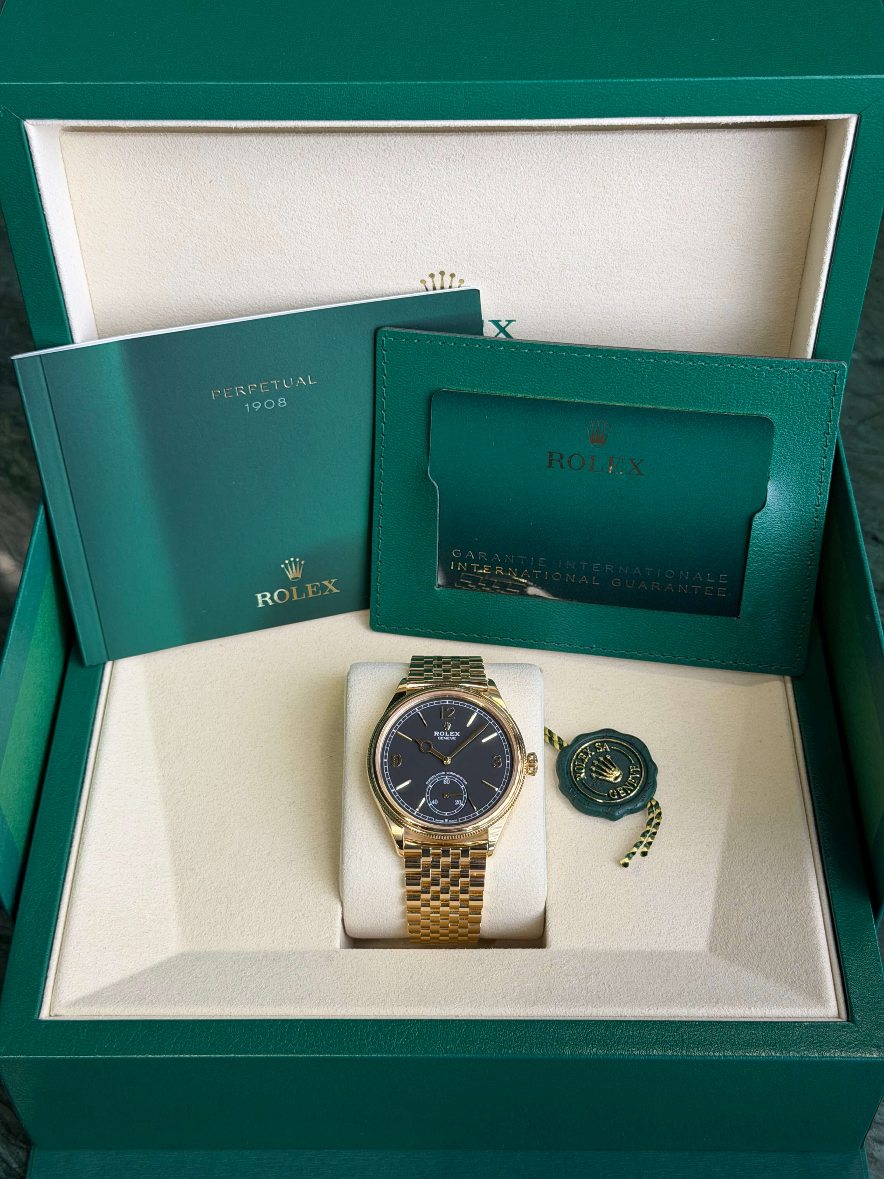 Watchrr - Authentic luxury watch