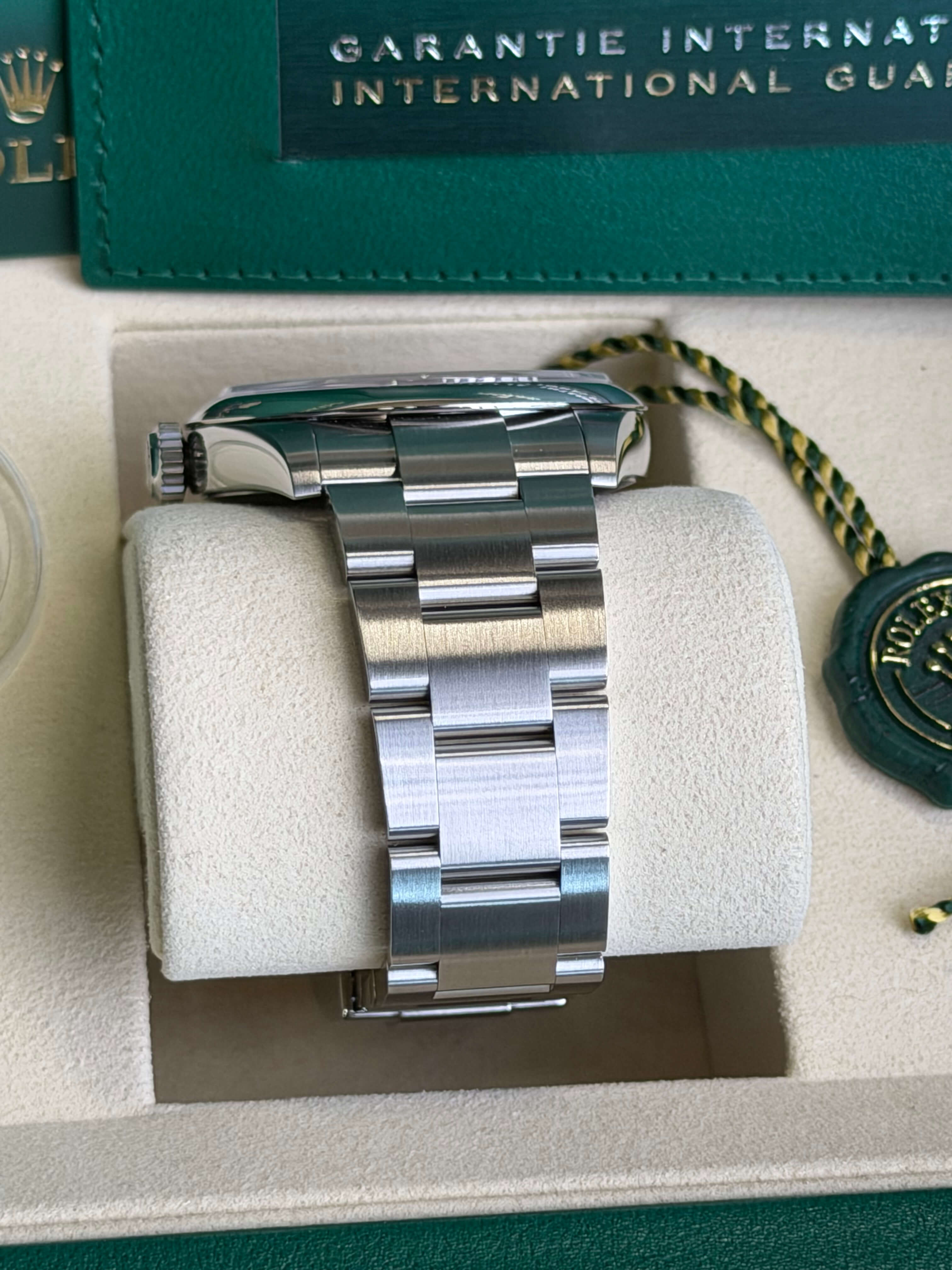 Watchrr - Authentic luxury watch