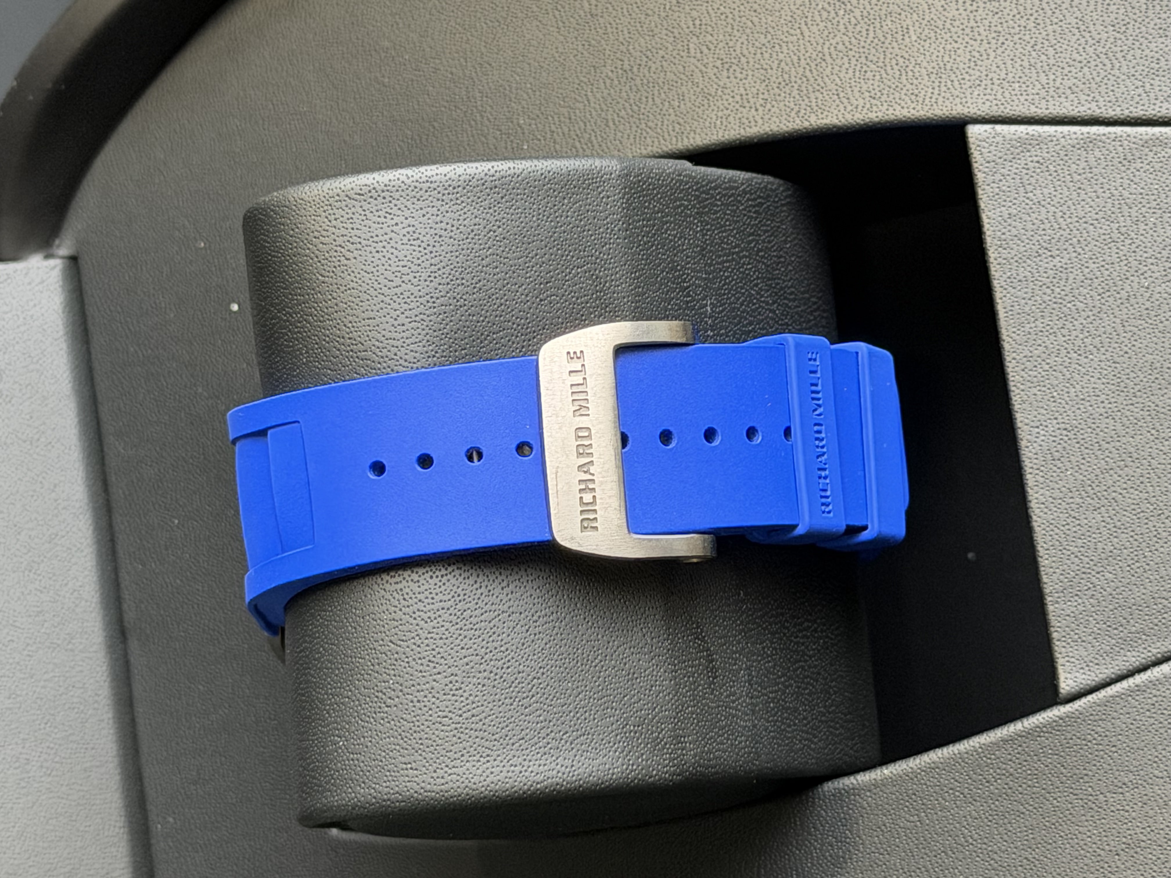 Watchrr - Authentic luxury watch