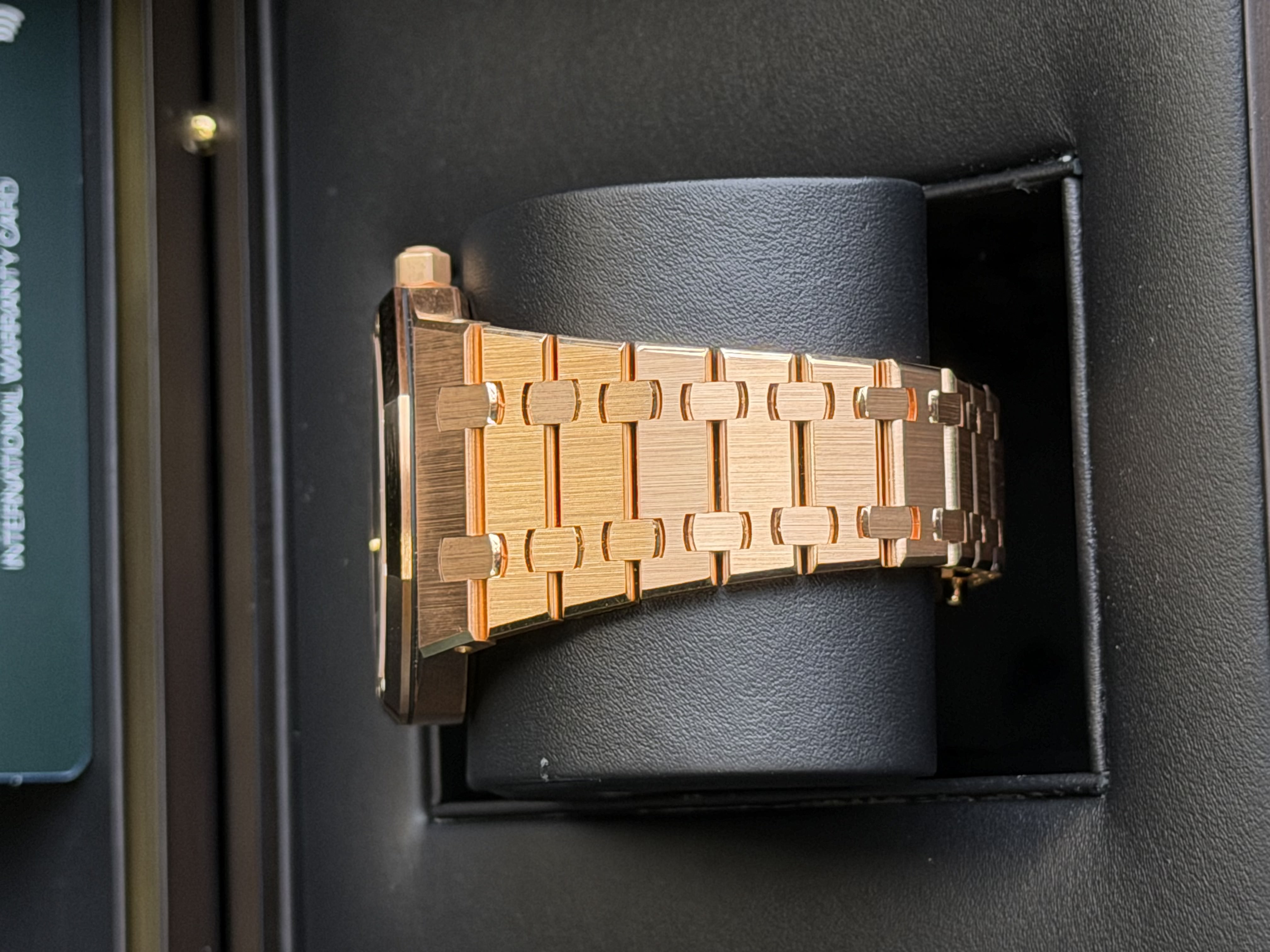 Watchrr - Authentic luxury watch