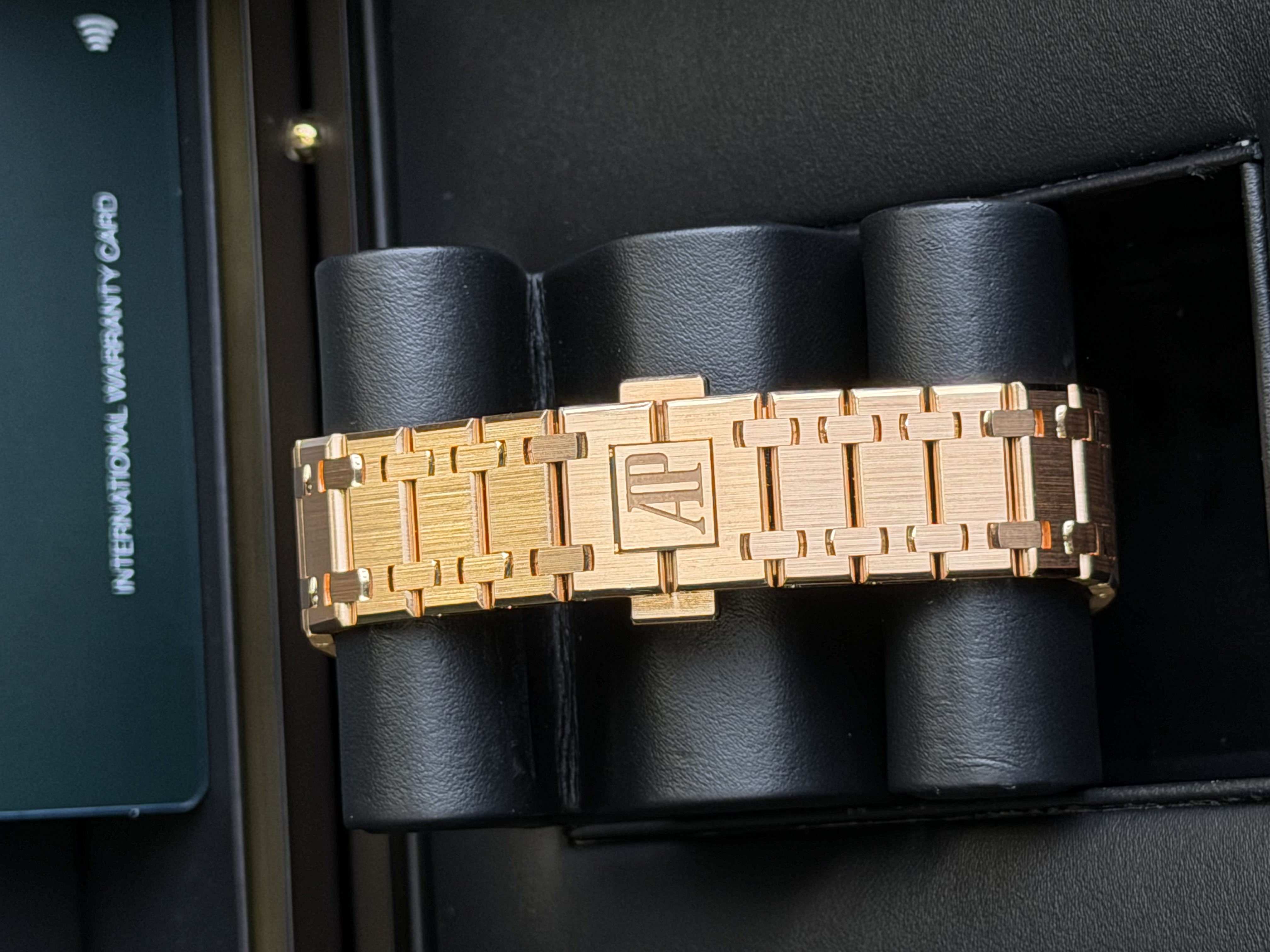 Watchrr - Authentic luxury watch