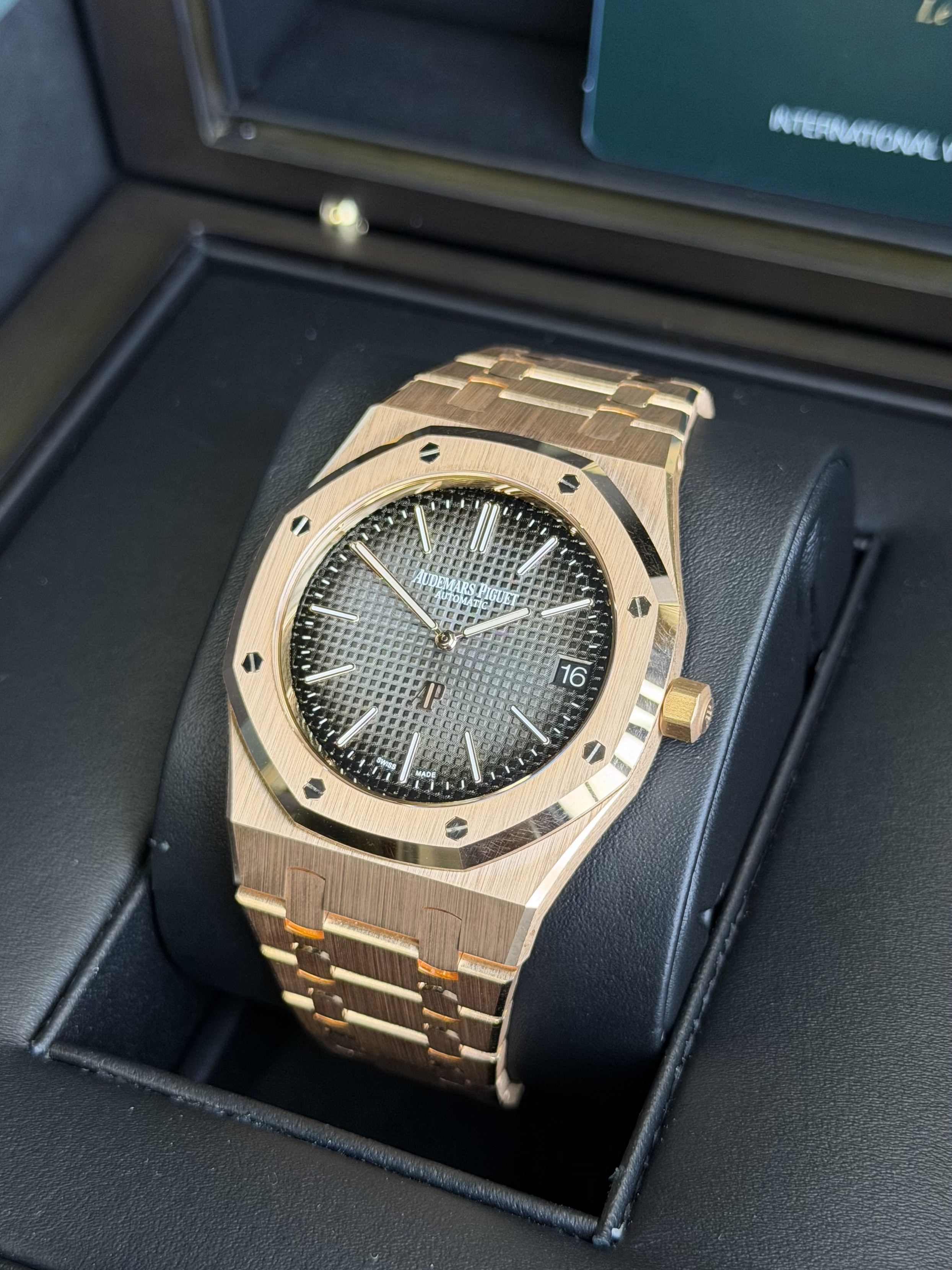 Watchrr - Authentic luxury watch
