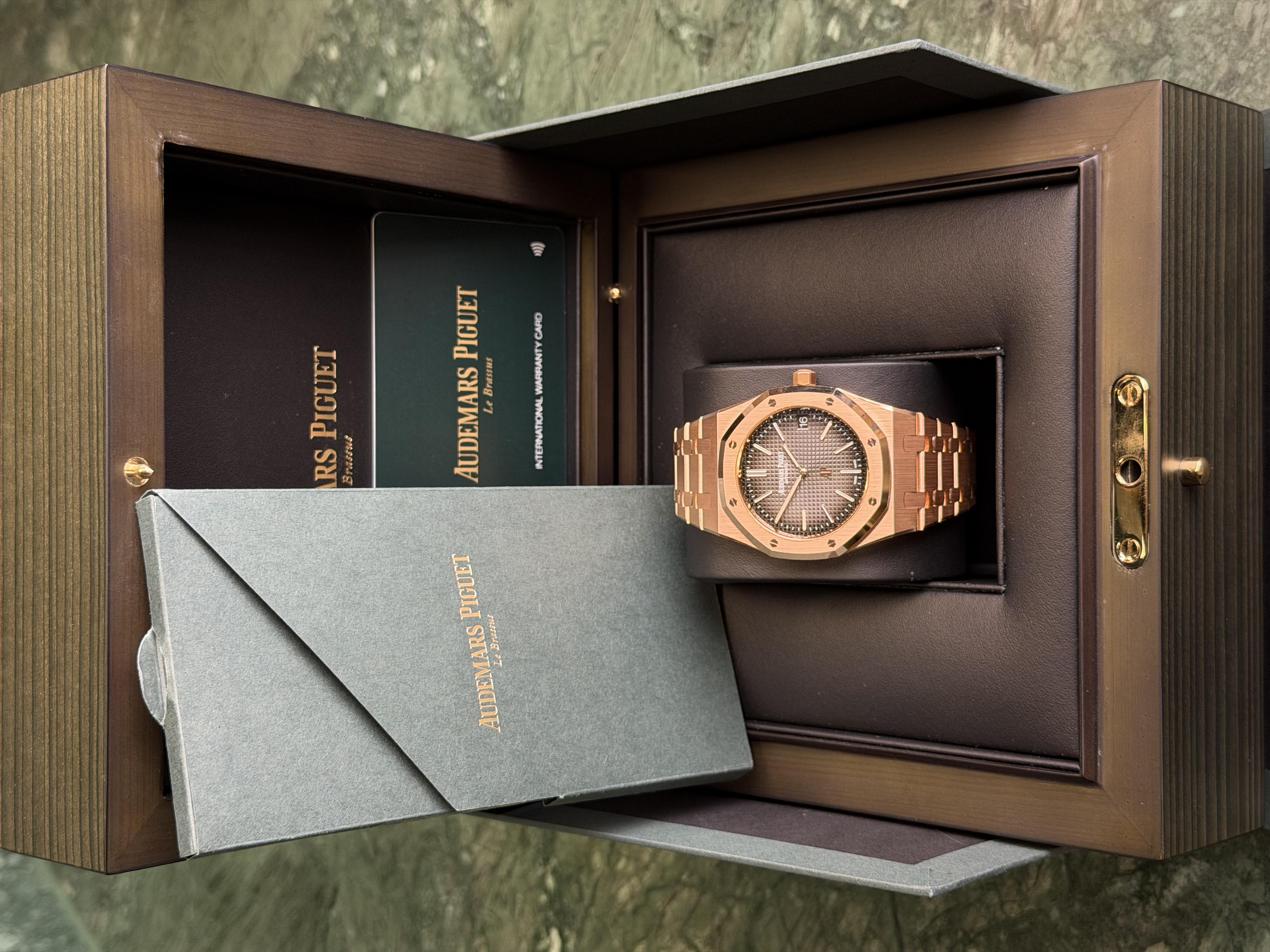 Watchrr - Authentic luxury watch