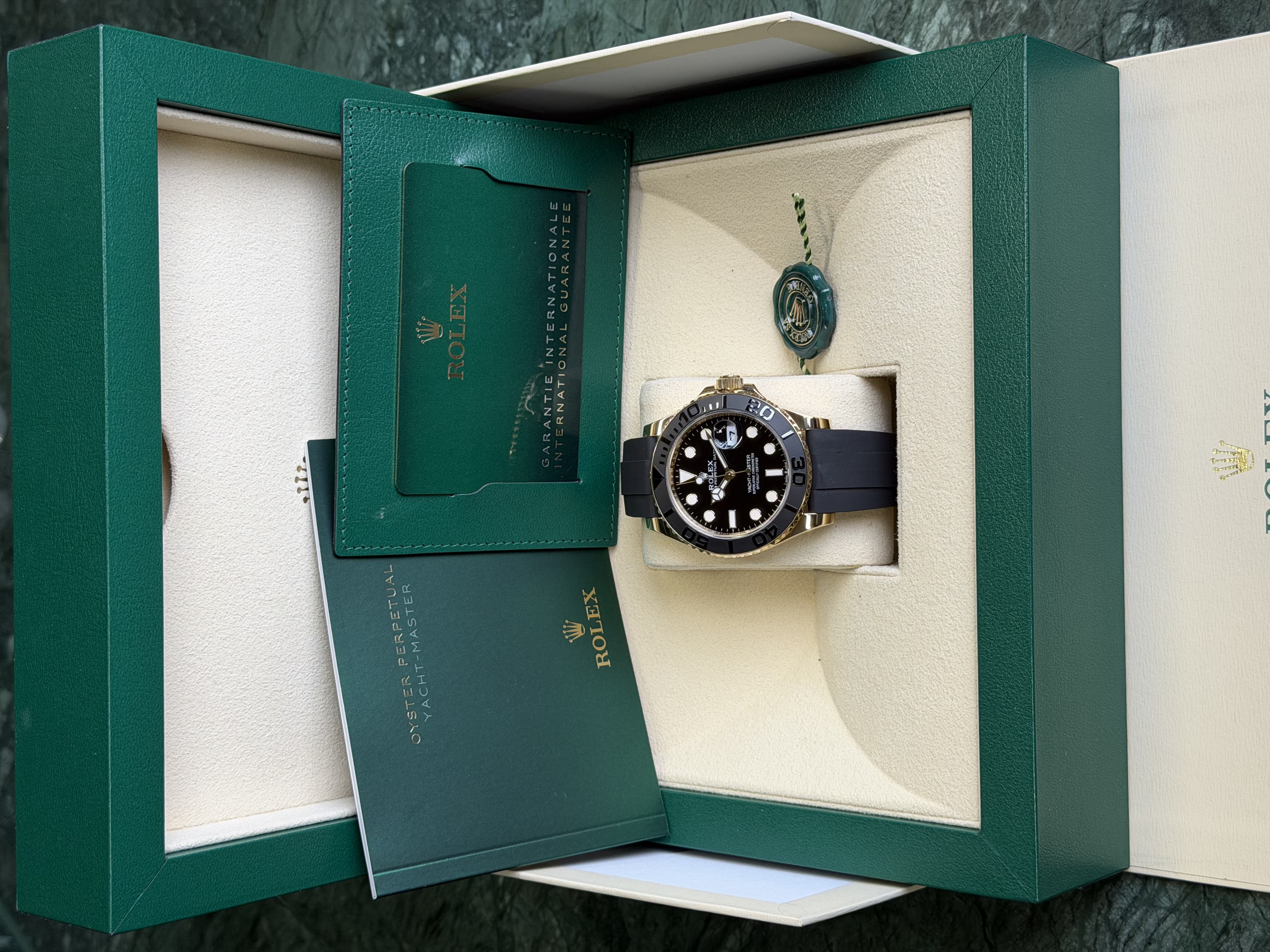 Watchrr - Authentic luxury watch