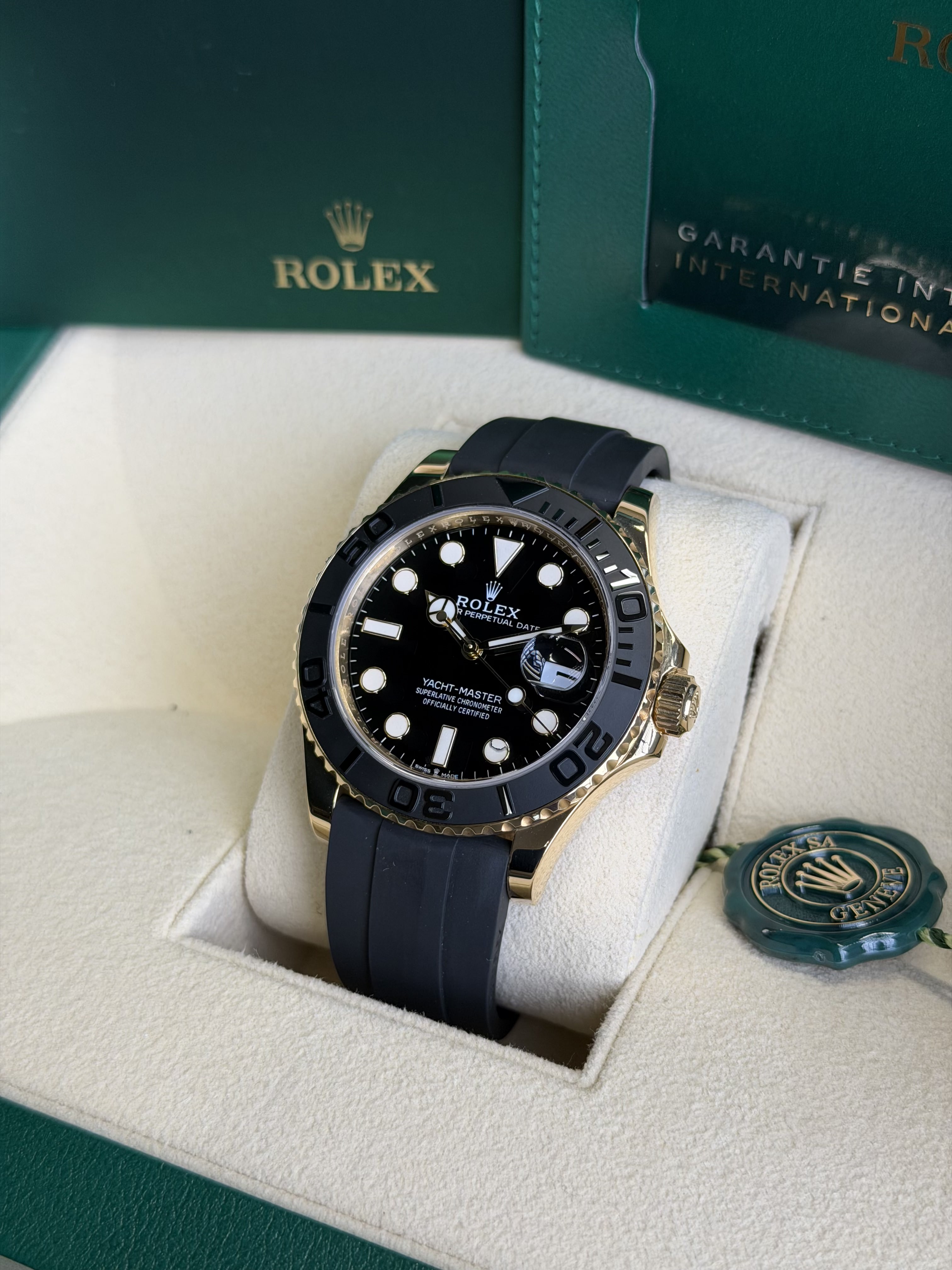 Watchrr - Authentic luxury watch