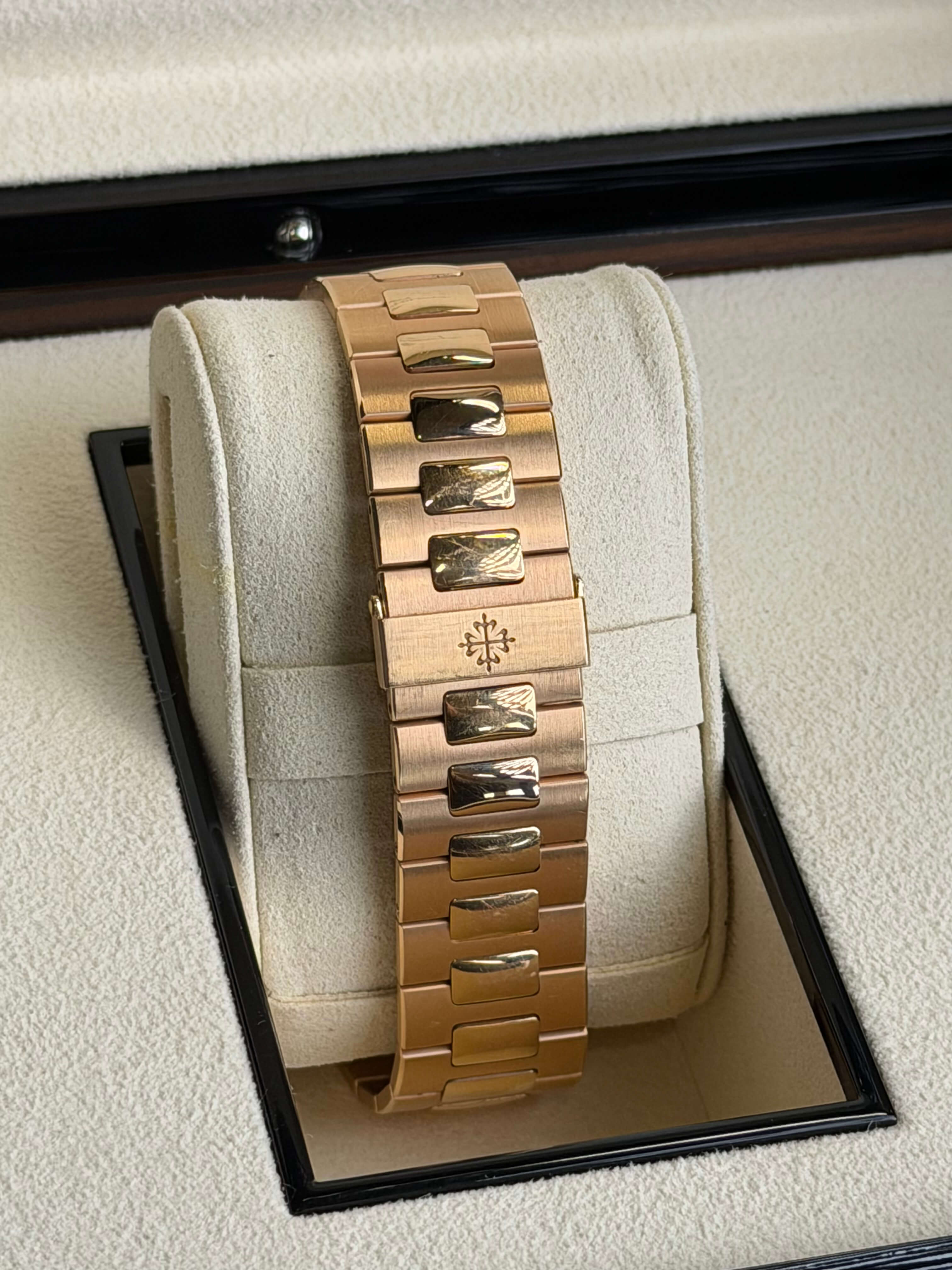 Watchrr - Authentic luxury watch