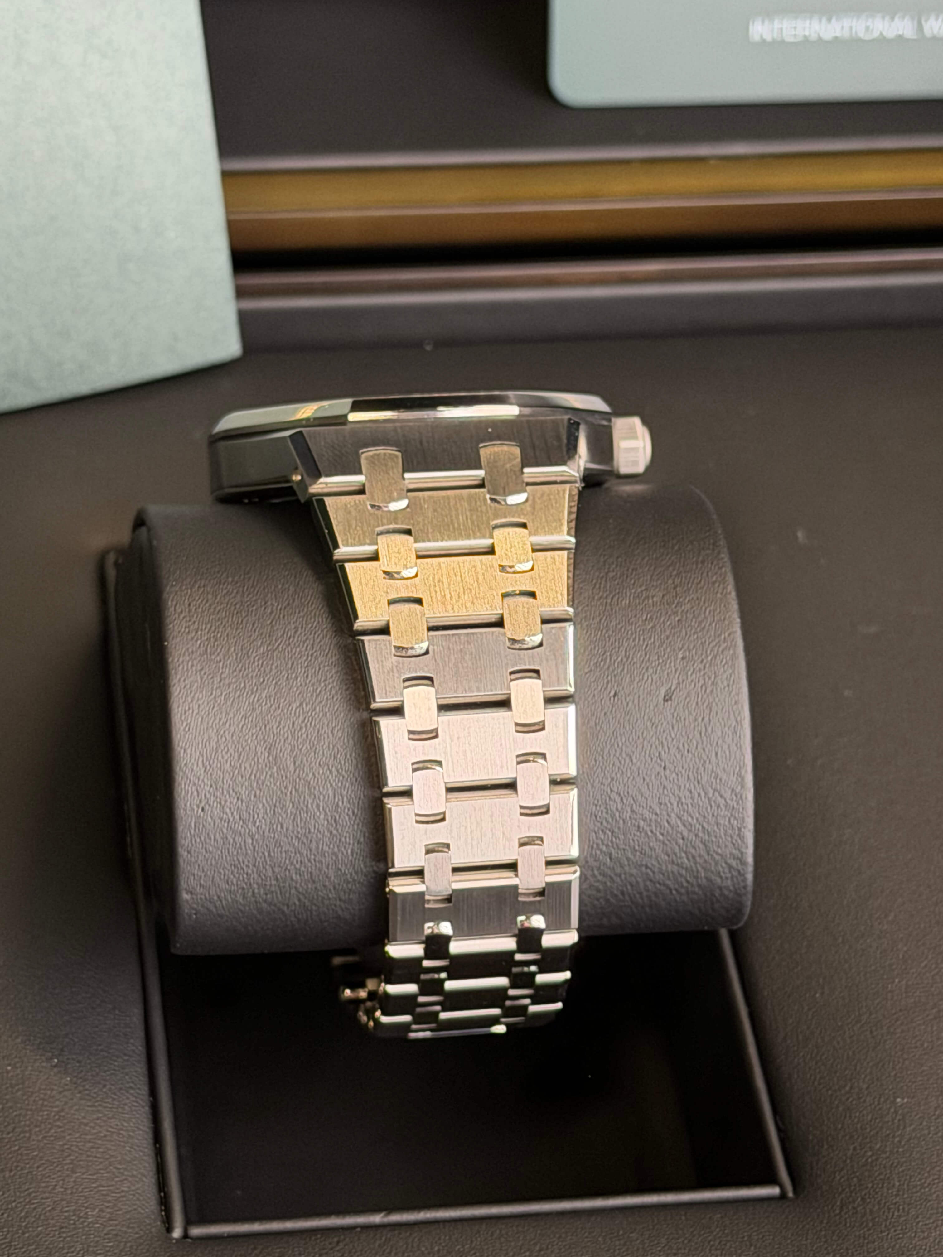 Watchrr - Authentic luxury watch