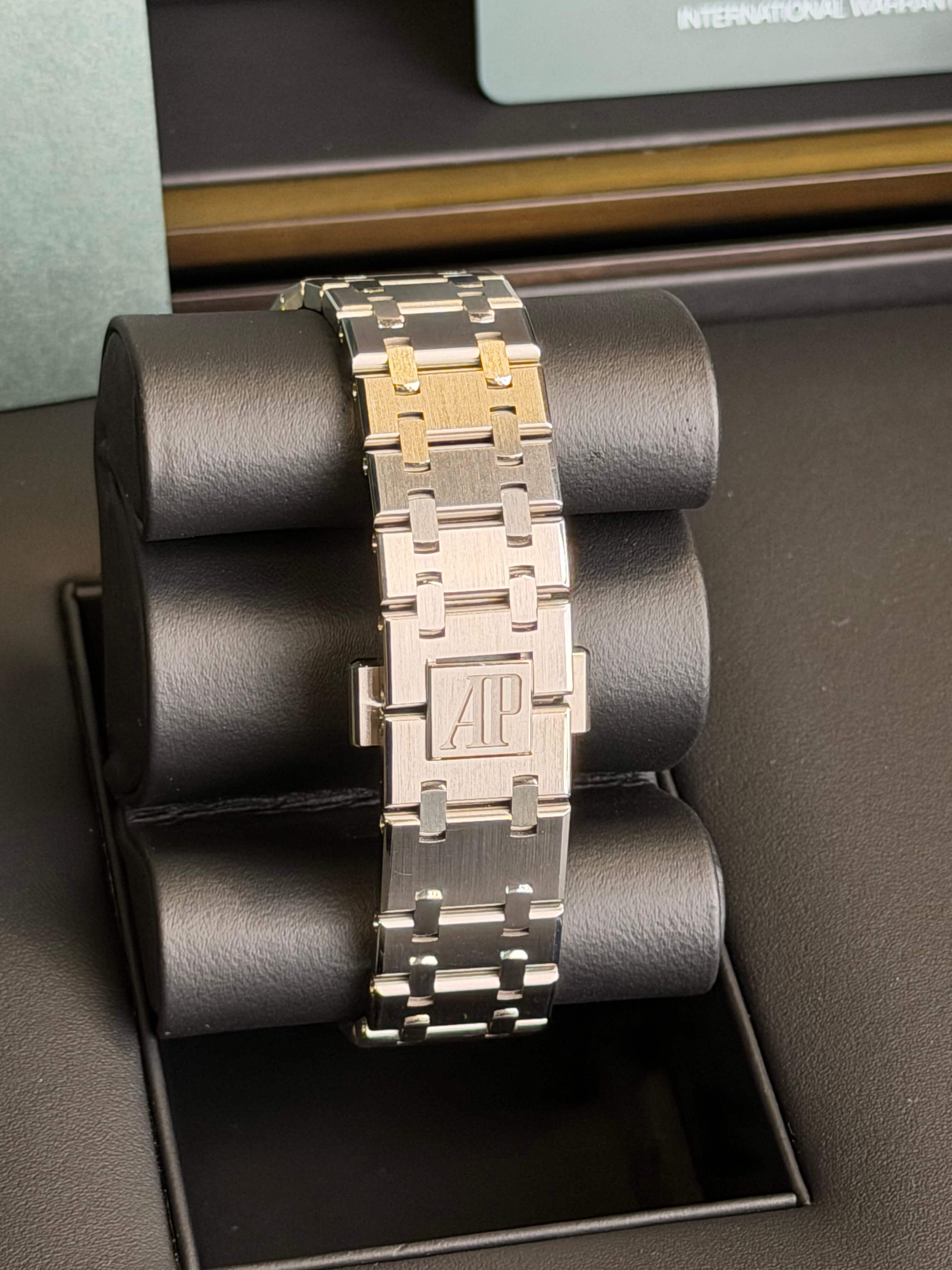 Watchrr - Authentic luxury watch