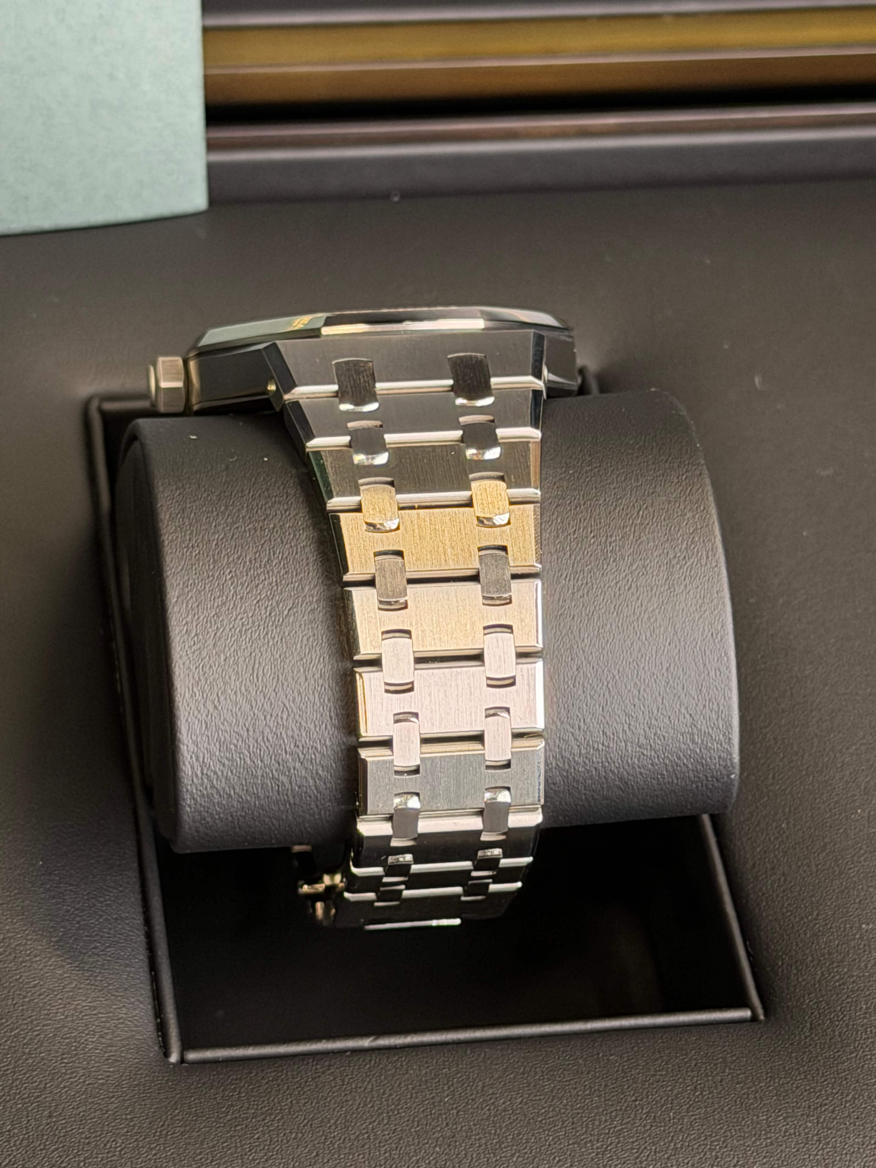 Watchrr - Authentic luxury watch