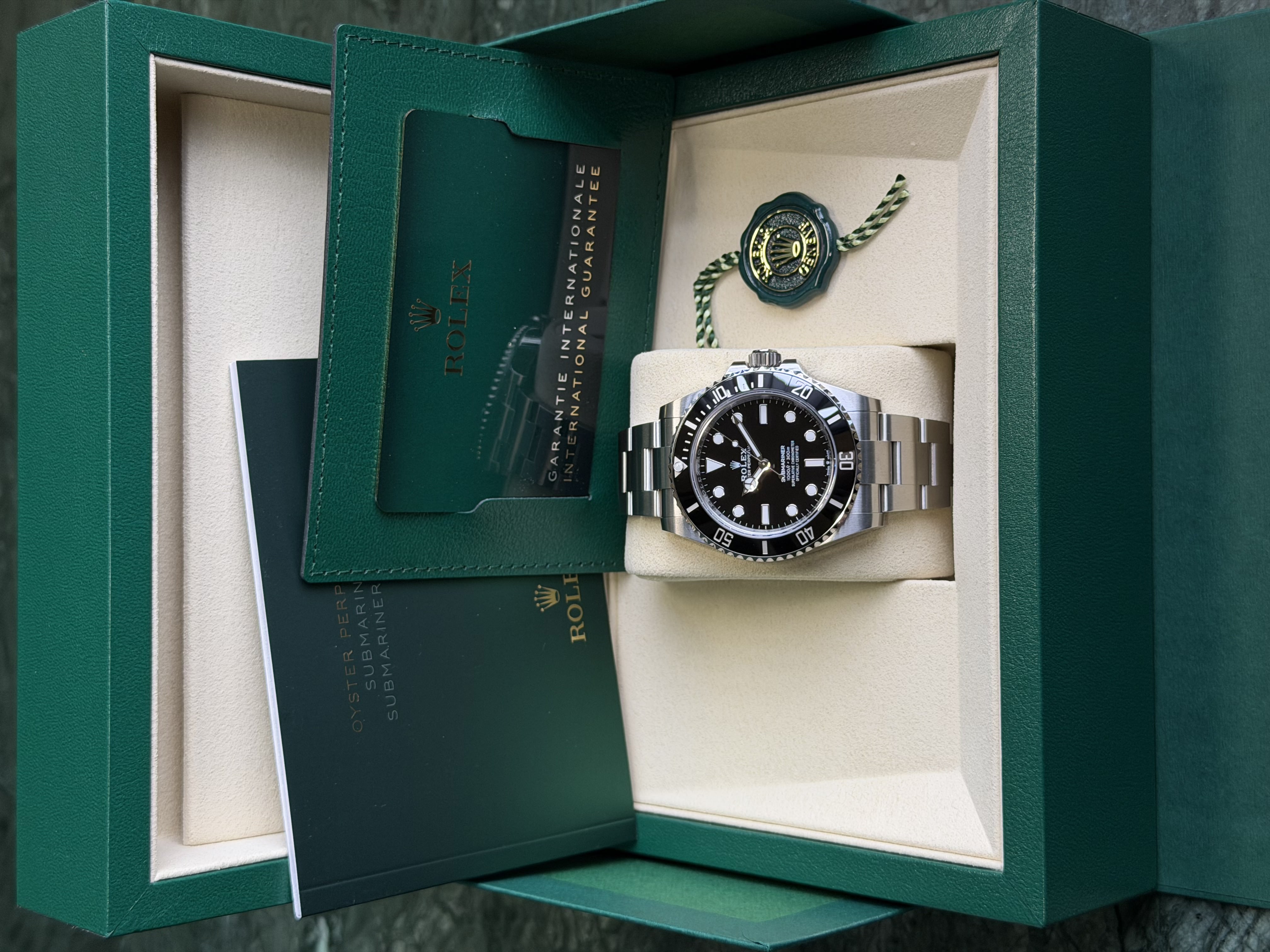 Watchrr - Authentic luxury watch