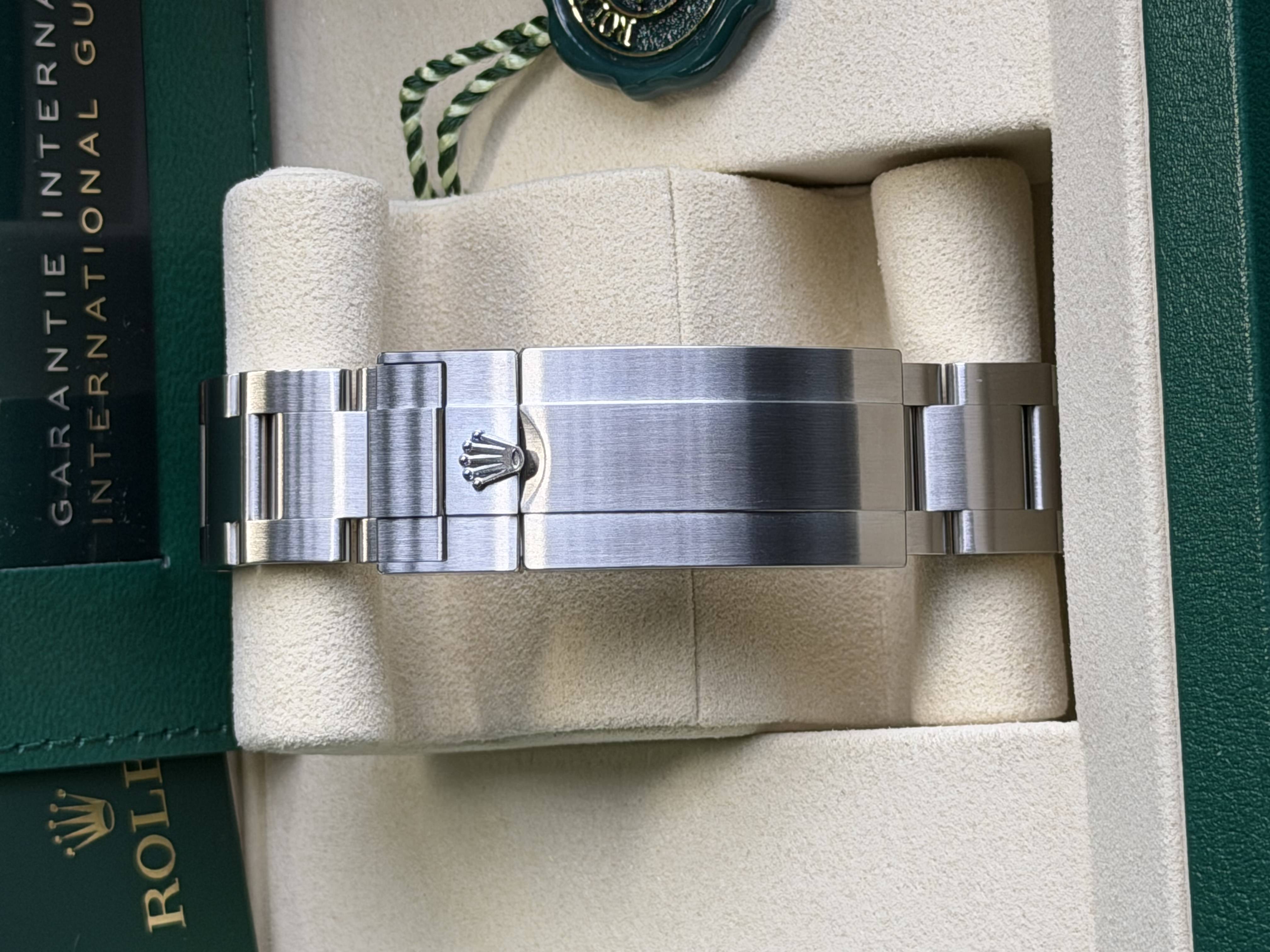 Watchrr - Authentic luxury watch