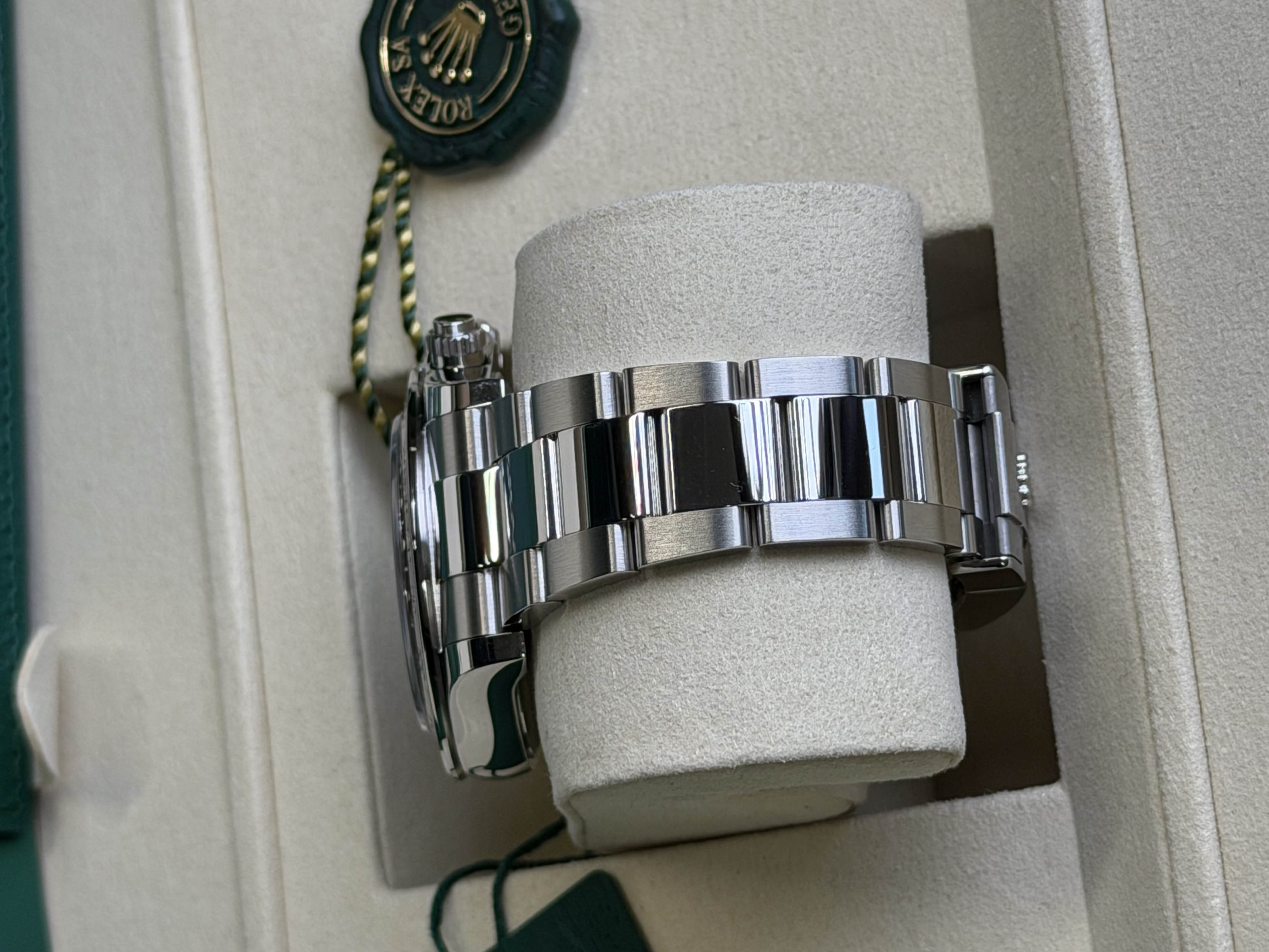 Watchrr - Authentic luxury watch