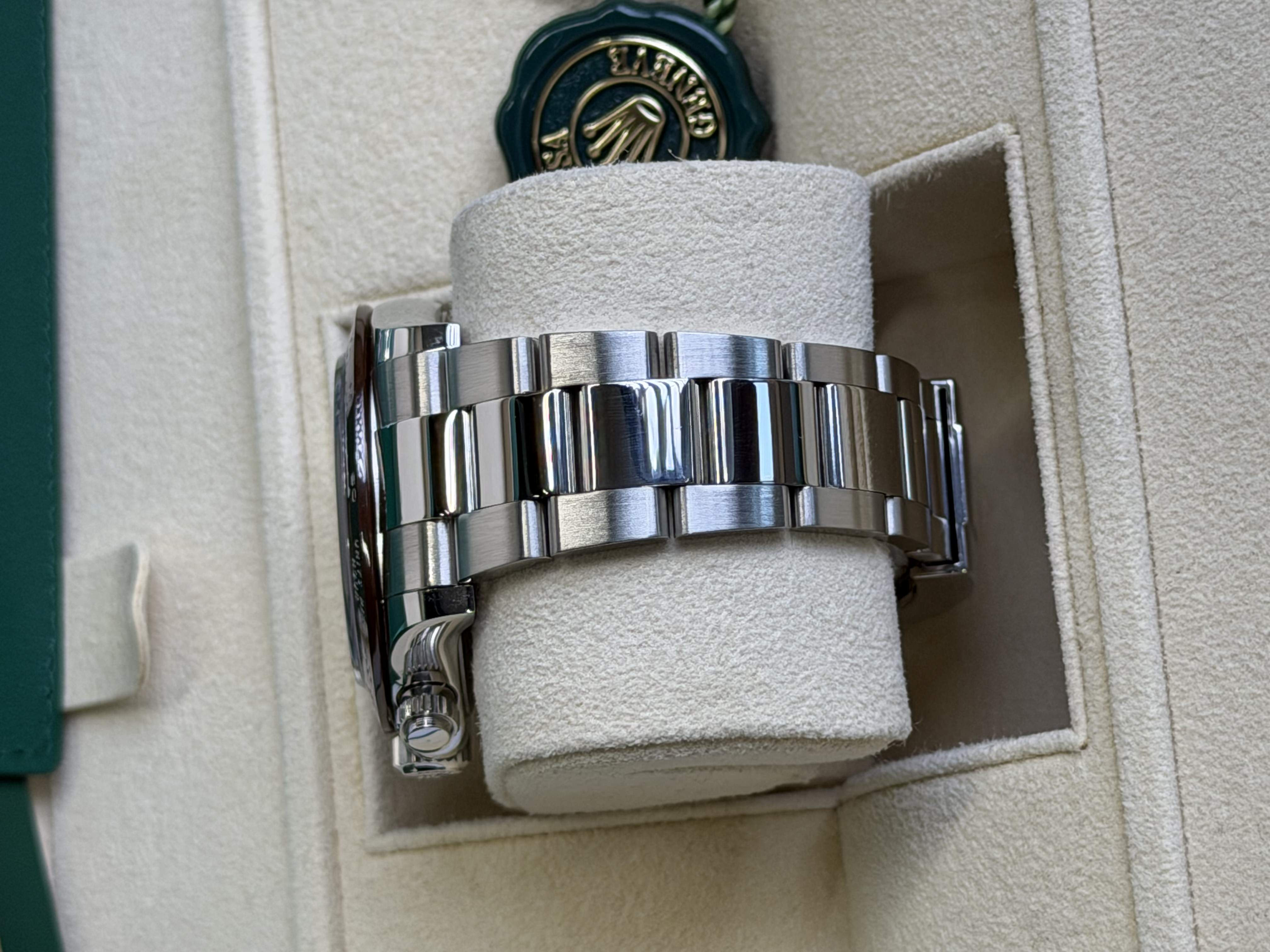 Watchrr - Authentic luxury watch